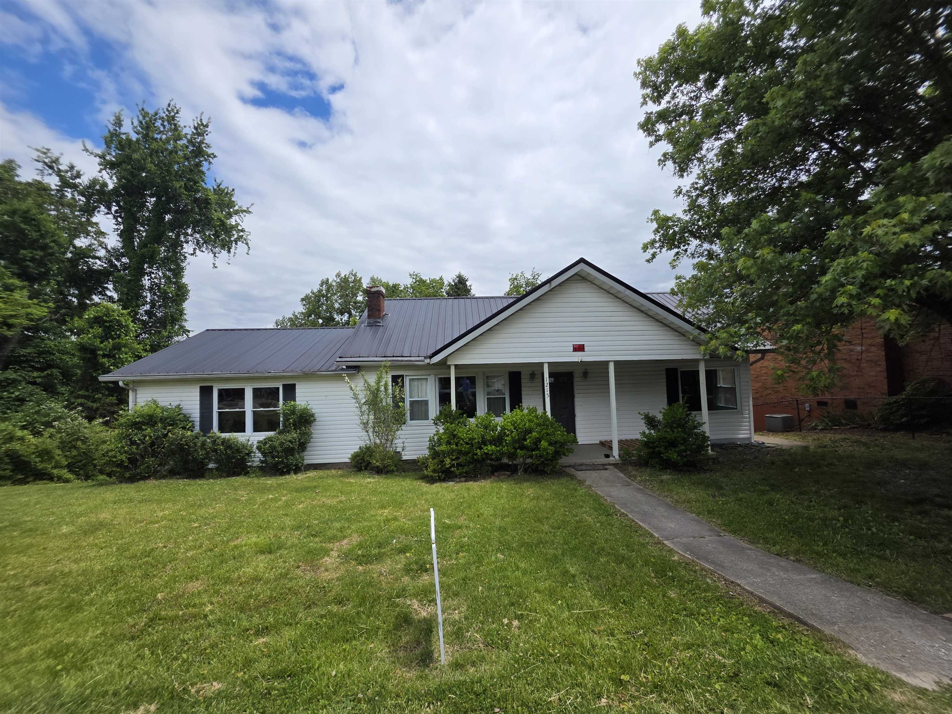 1215 Woodland Avenue
