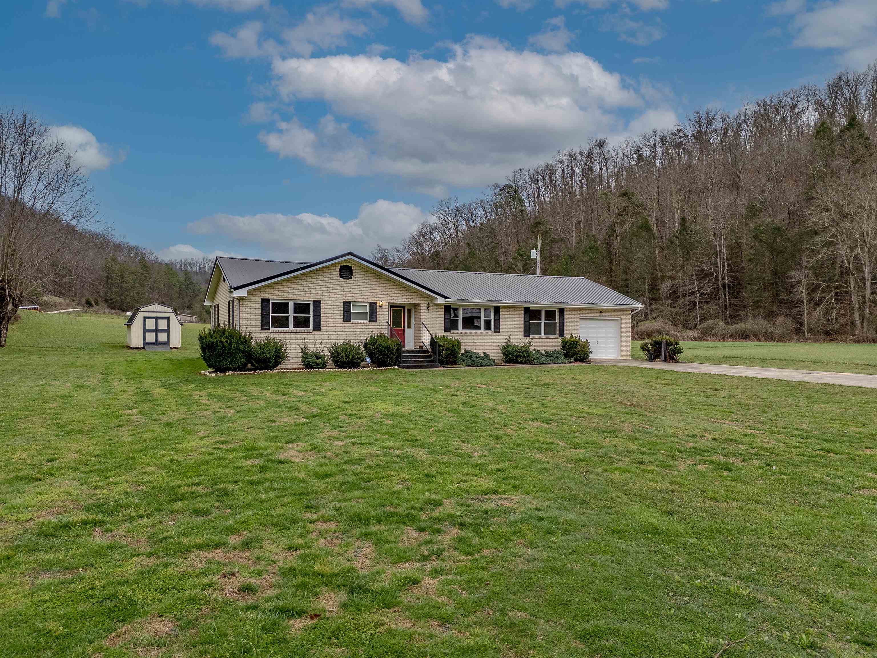 https://zimg.paragon.ice.com/ParagonImages/Property/PH/AABRKY/60350/1/0/0/b44a1dc27755205dc11165fd9d39ae02/0/0273ff13690f004d813a16c1a82fdf2b/60350-df2da13c-2784-48bb-b9fc-a6863238d372.JPG