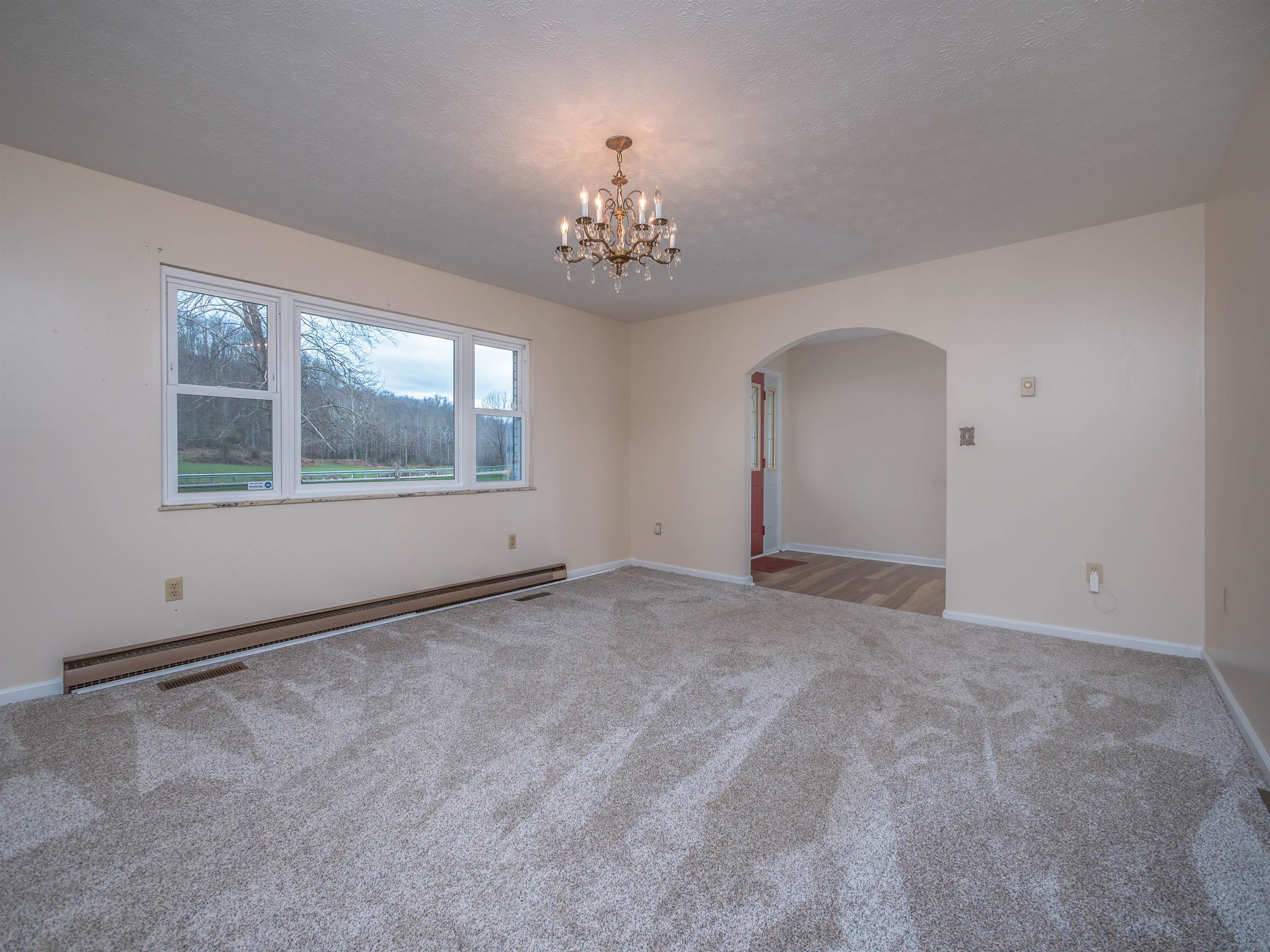 https://zimg.paragon.ice.com/ParagonImages/Property/PH/AABRKY/60350/11/0/0/0c4e8d277d97d72be7390c0adffb6fe2/0/0273ff13690f004d813a16c1a82fdf2b/60350-0aaf5631-0cb9-4f90-bdd8-03b27ae89774.JPG