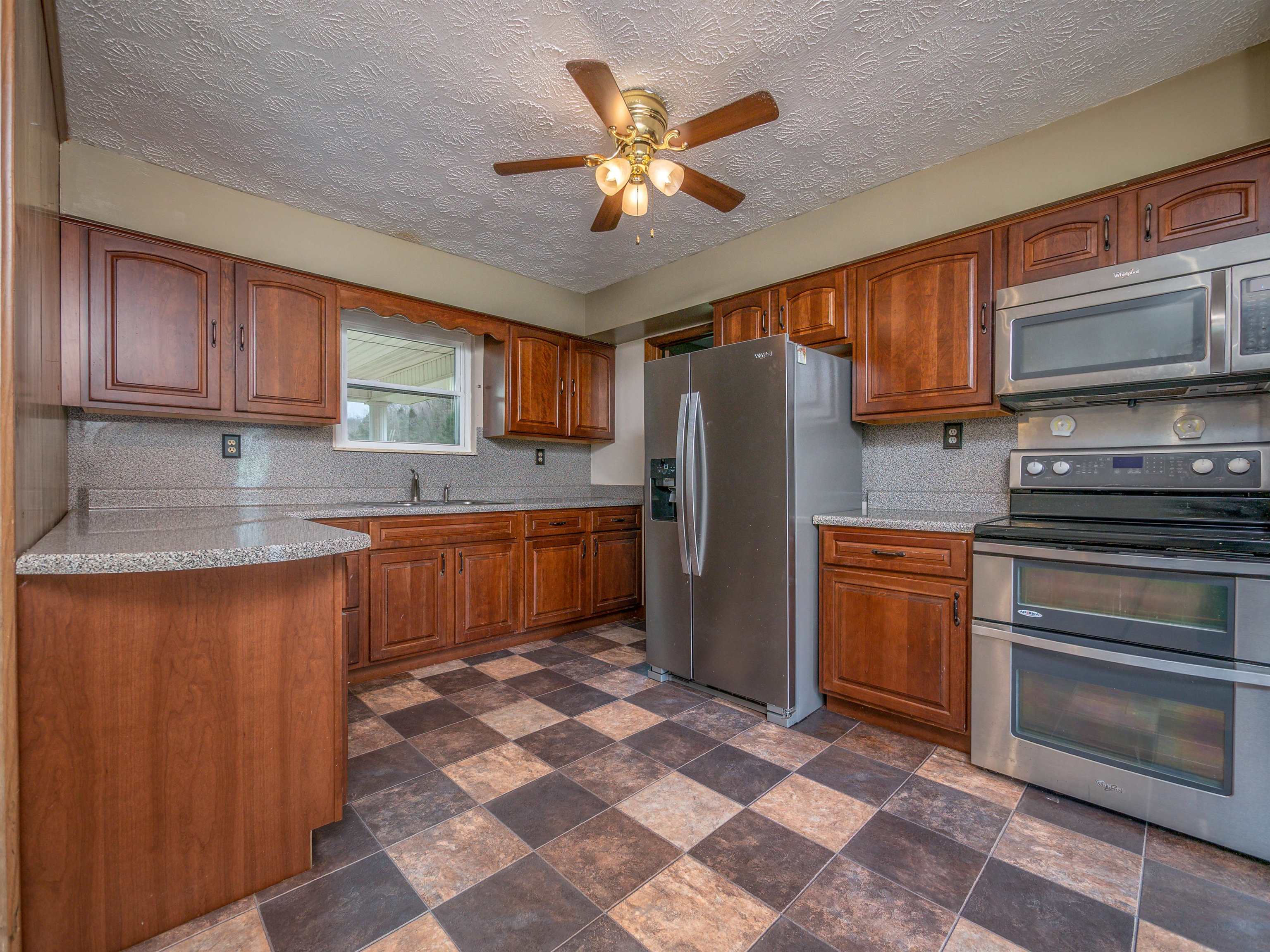https://zimg.paragon.ice.com/ParagonImages/Property/PH/AABRKY/60350/13/0/0/b5afce801bcdffe462c7f8a9e4467af9/0/0273ff13690f004d813a16c1a82fdf2b/60350-e247d006-0131-43b1-bd8b-df1292895ef1.JPG
