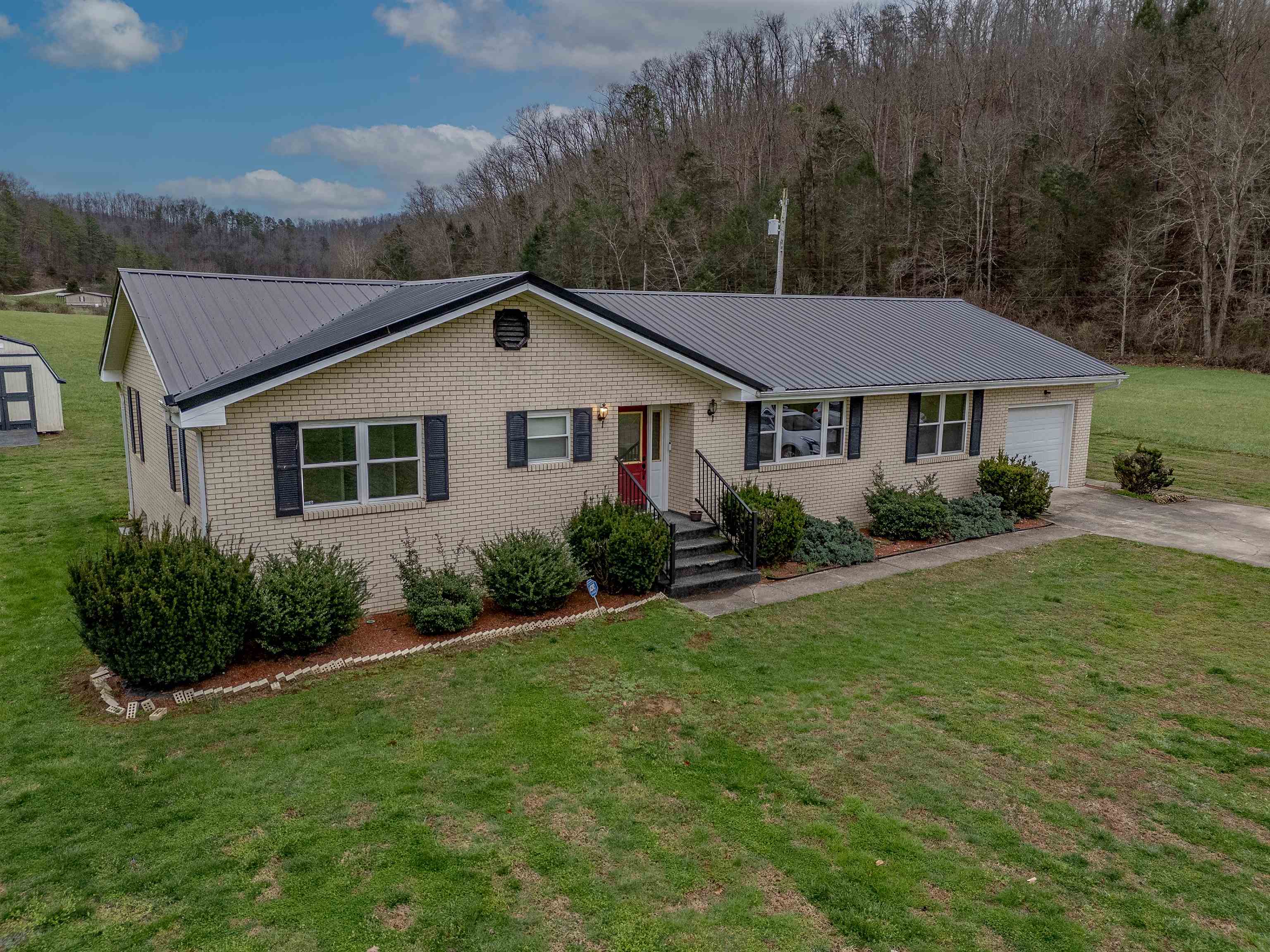 https://zimg.paragon.ice.com/ParagonImages/Property/PH/AABRKY/60350/4/0/0/aa642d5ac7e2c4d6b548d61e718017cf/0/0273ff13690f004d813a16c1a82fdf2b/60350-285dc67d-8b55-49e9-a2e7-bce0dbe31f59.JPG