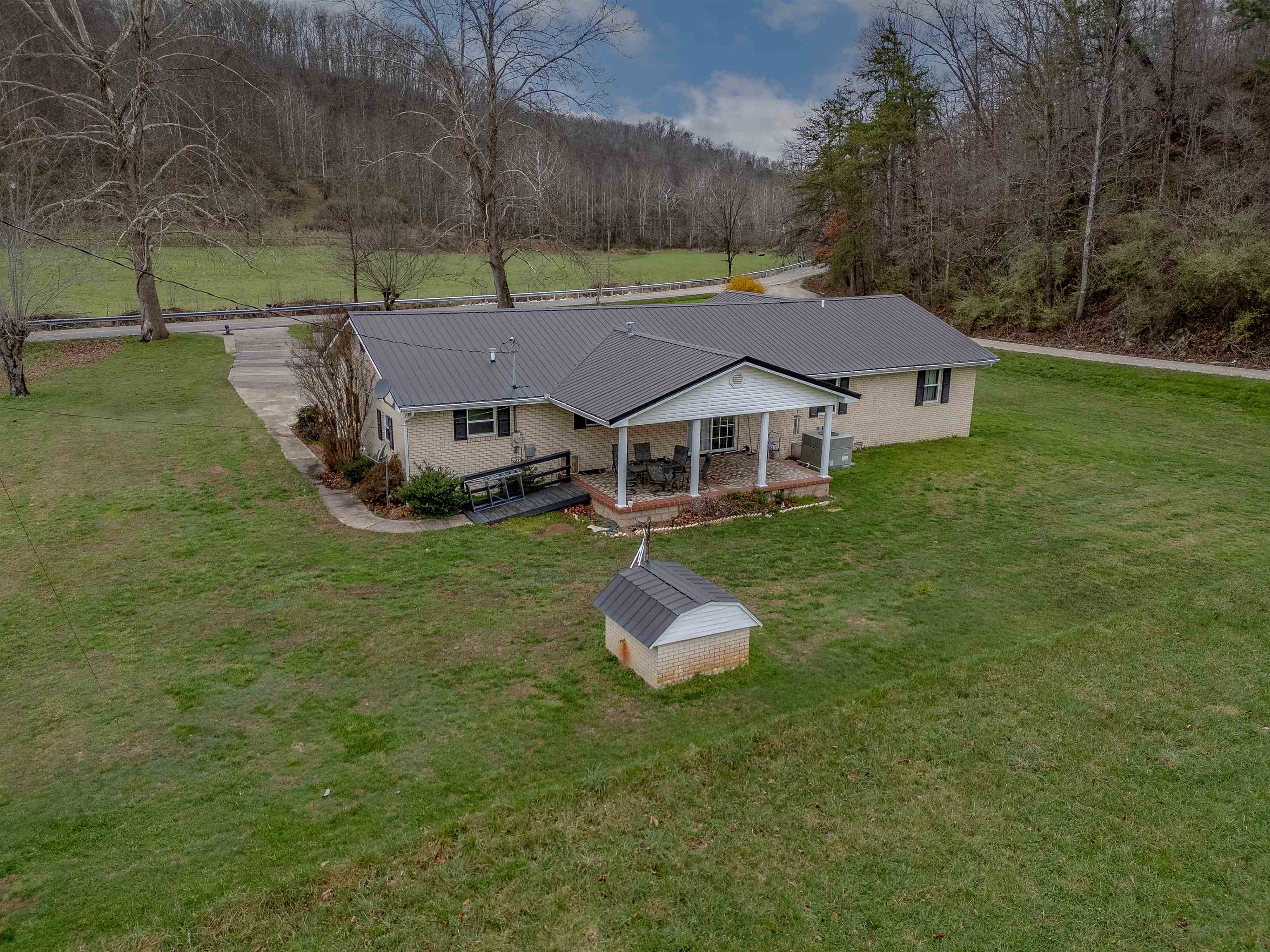 https://zimg.paragon.ice.com/ParagonImages/Property/PH/AABRKY/60350/5/0/0/ffe6f5cd09b9813c4b3a42a8c9d3ee6c/0/0273ff13690f004d813a16c1a82fdf2b/60350-724ac643-ae2b-4415-9f1e-247635c7a955.JPG