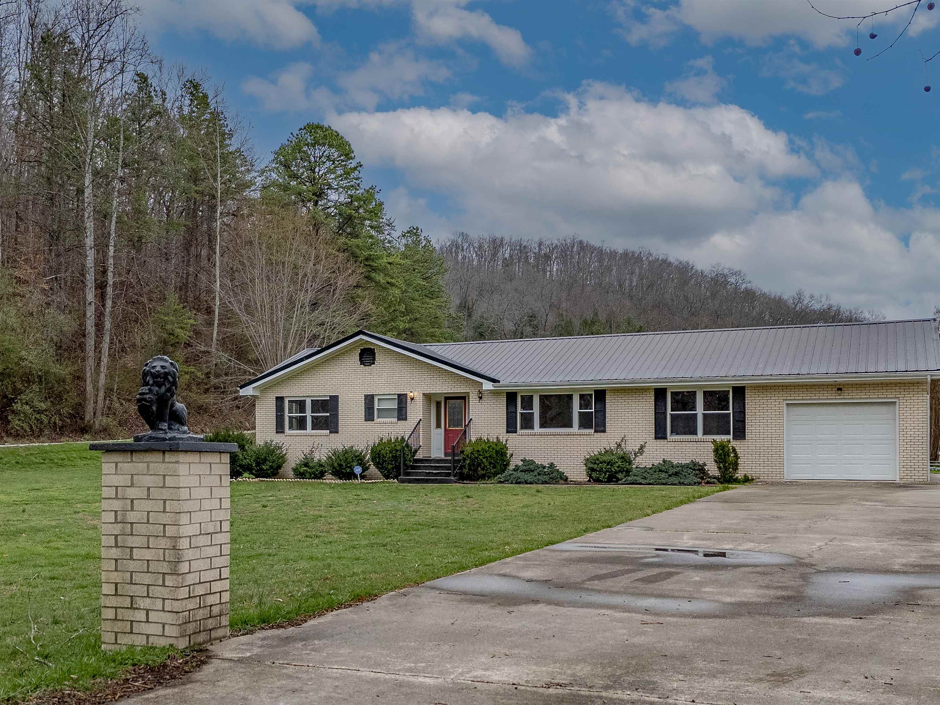 https://zimg.paragon.ice.com/ParagonImages/Property/PH/AABRKY/60350/8/0/0/419543034881123189da7c796528f12a/0/0273ff13690f004d813a16c1a82fdf2b/60350-a58d8628-a61e-42ed-a175-ea9cacedf3c8.JPG