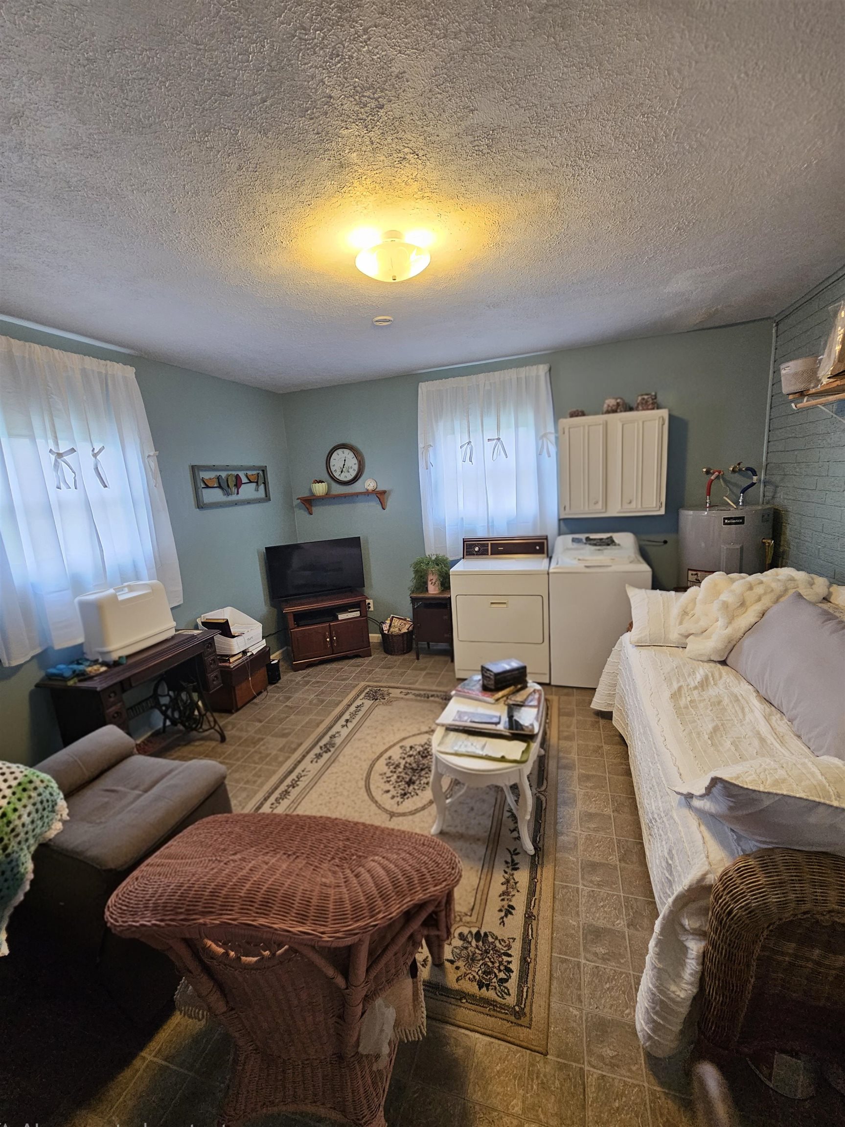 https://zimg.paragon.ice.com/ParagonImages/Property/PH/AABRKY/60358/11/0/0/edadcafddf8fd9e11bb0cfa4e6668496/0/f3626d0dd21c2d1c748861c46a473a81/60358-8a640ca0-1fb8-4131-887c-c24b300fcf02.JPG