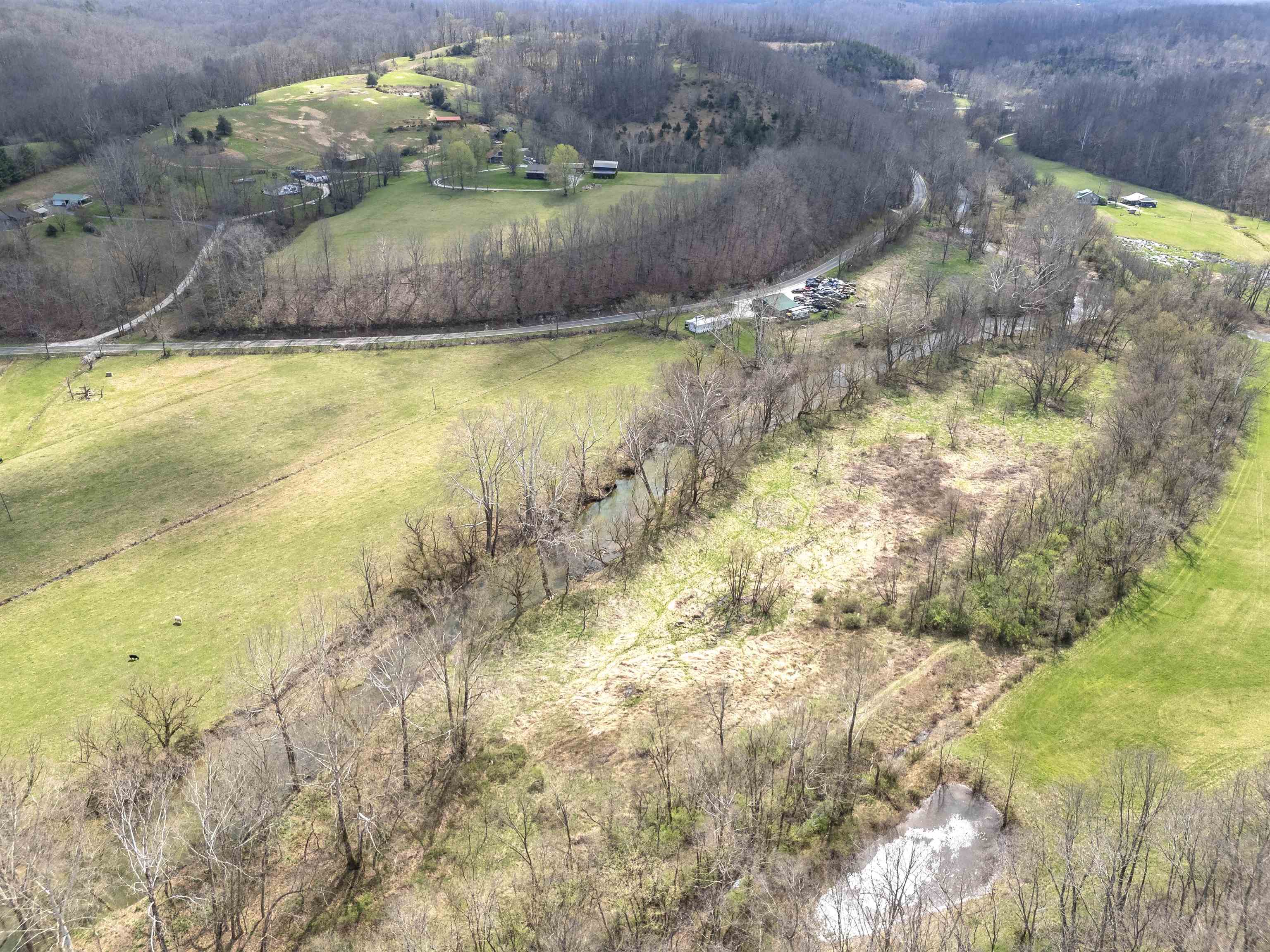 https://zimg.paragon.ice.com/ParagonImages/Property/PH/AABRKY/60365/3/0/0/f20f2763848985b9e8d24896303e2ca3/0/b46f6a9bf366b005099d024adc600e7b/60365-cb2fb405-d535-4db9-bc1d-2c365b9cd922.JPG