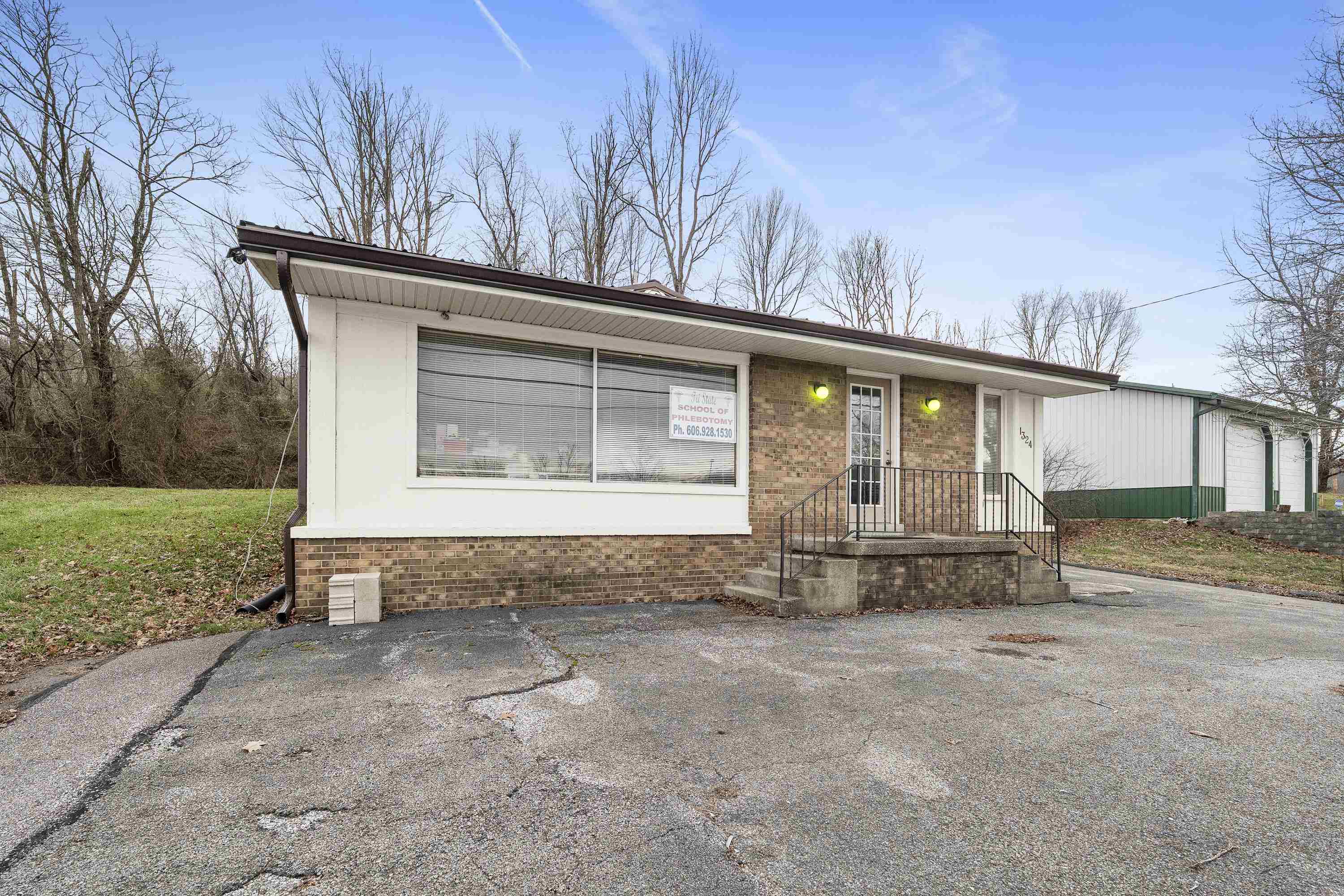 https://zimg.paragon.ice.com/ParagonImages/Property/PH/AABRKY/60372/3/0/0/f15858af2390be641f8761db231df0b3/0/6b7aeb10e8761dcc5c66c1373e1cec1e/60372-572011c2-aac9-4e5c-8543-1878fd7bd06f.JPG