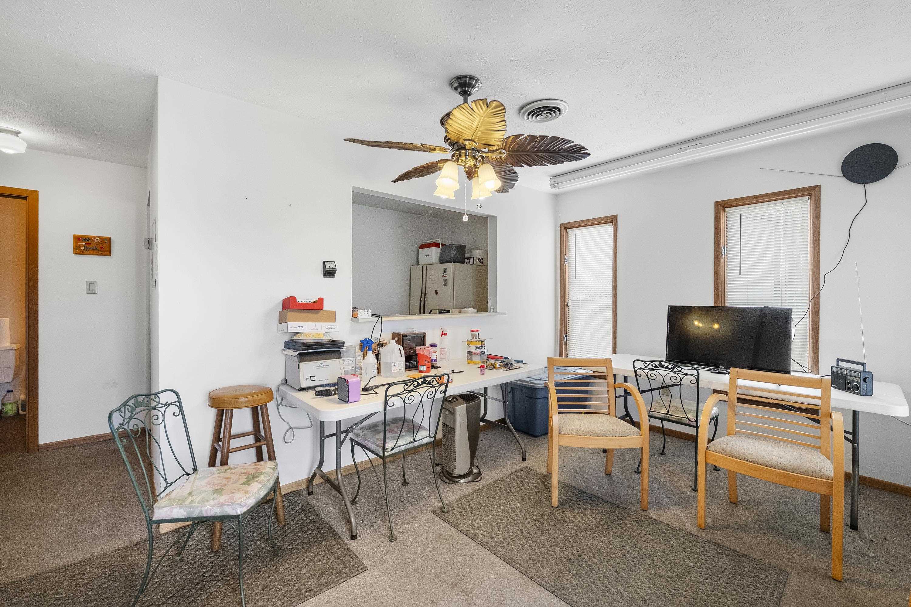 https://zimg.paragon.ice.com/ParagonImages/Property/PH/AABRKY/60372/5/0/0/8018a58accdc08a672af73a39168873a/0/6b7aeb10e8761dcc5c66c1373e1cec1e/60372-cf2dec40-e483-42a3-9a66-c7609faeb9aa.JPG