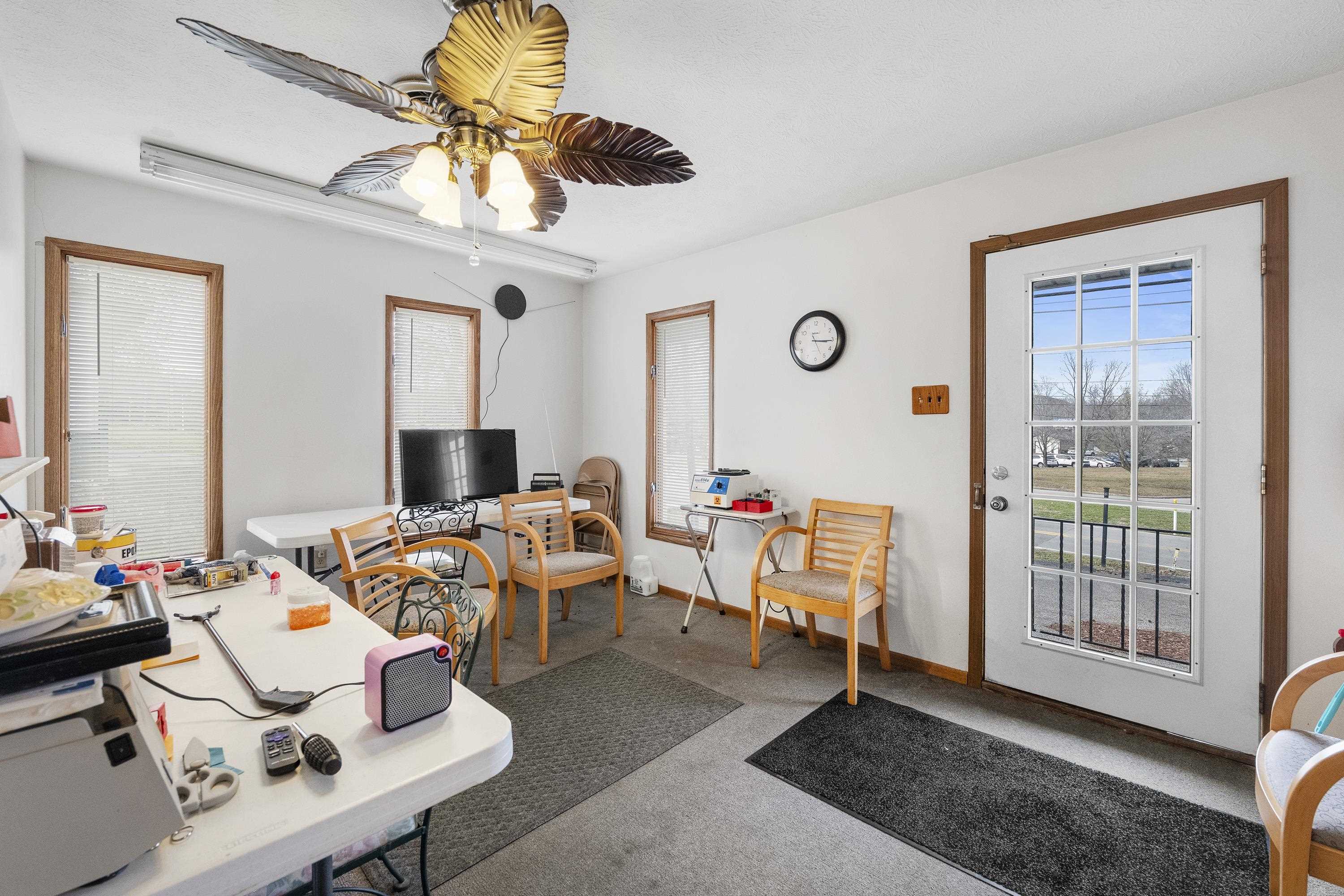 https://zimg.paragon.ice.com/ParagonImages/Property/PH/AABRKY/60372/6/0/0/4bed8fa0e1fe03fbe65079fdf33d036a/0/6b7aeb10e8761dcc5c66c1373e1cec1e/60372-e73eaac6-81c5-43b7-970a-12adf17bf433.JPG