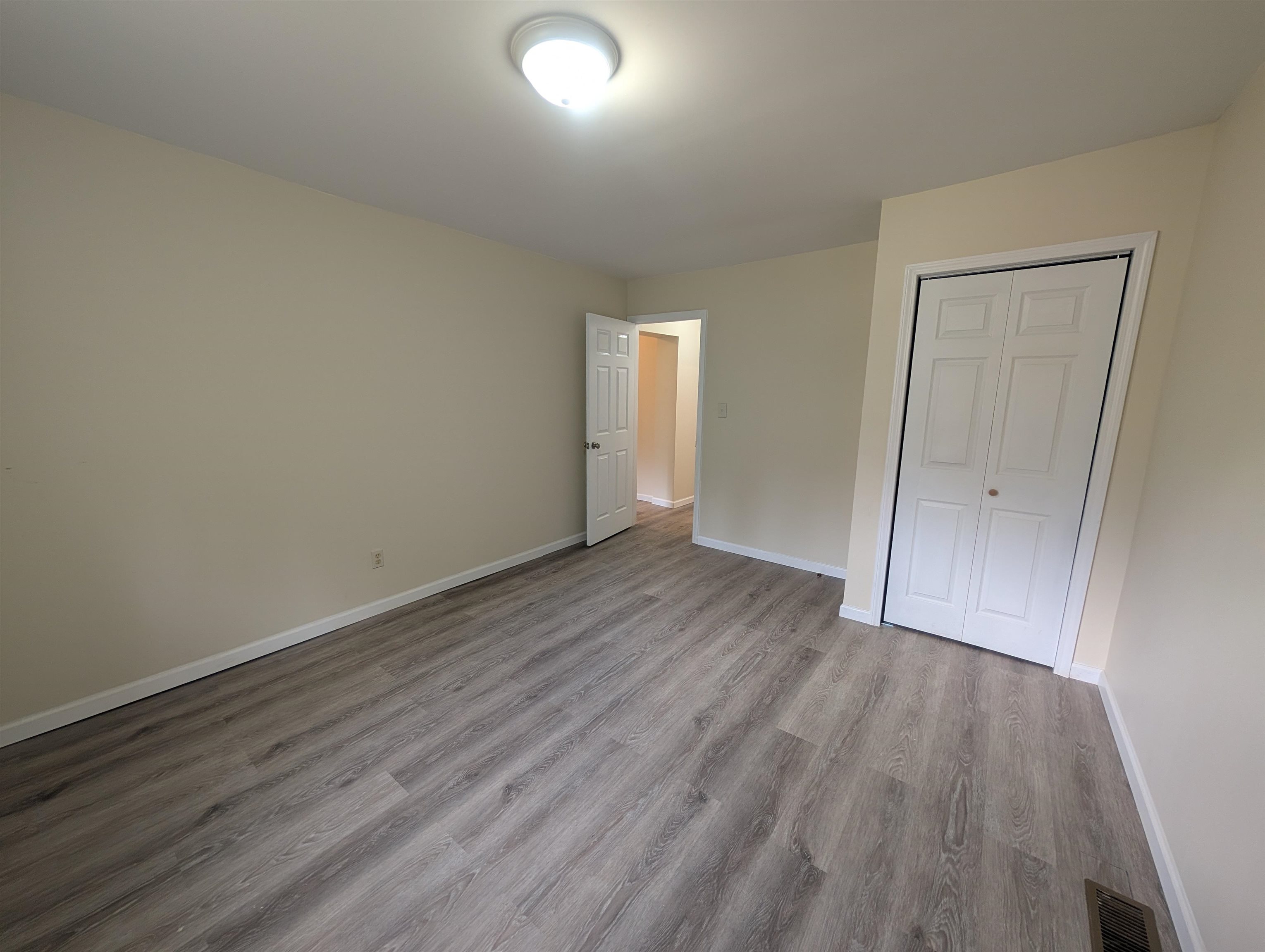 https://zimg.paragon.ice.com/ParagonImages/Property/PH/AABRKY/60376/10/0/0/46538dd1c90171f2c0ba36791bd69b5d/0/1b4d71d18eefac7848e6db69715becc2/60376-3a64e81a-1cf7-4852-a681-a09269e46cbc.JPG