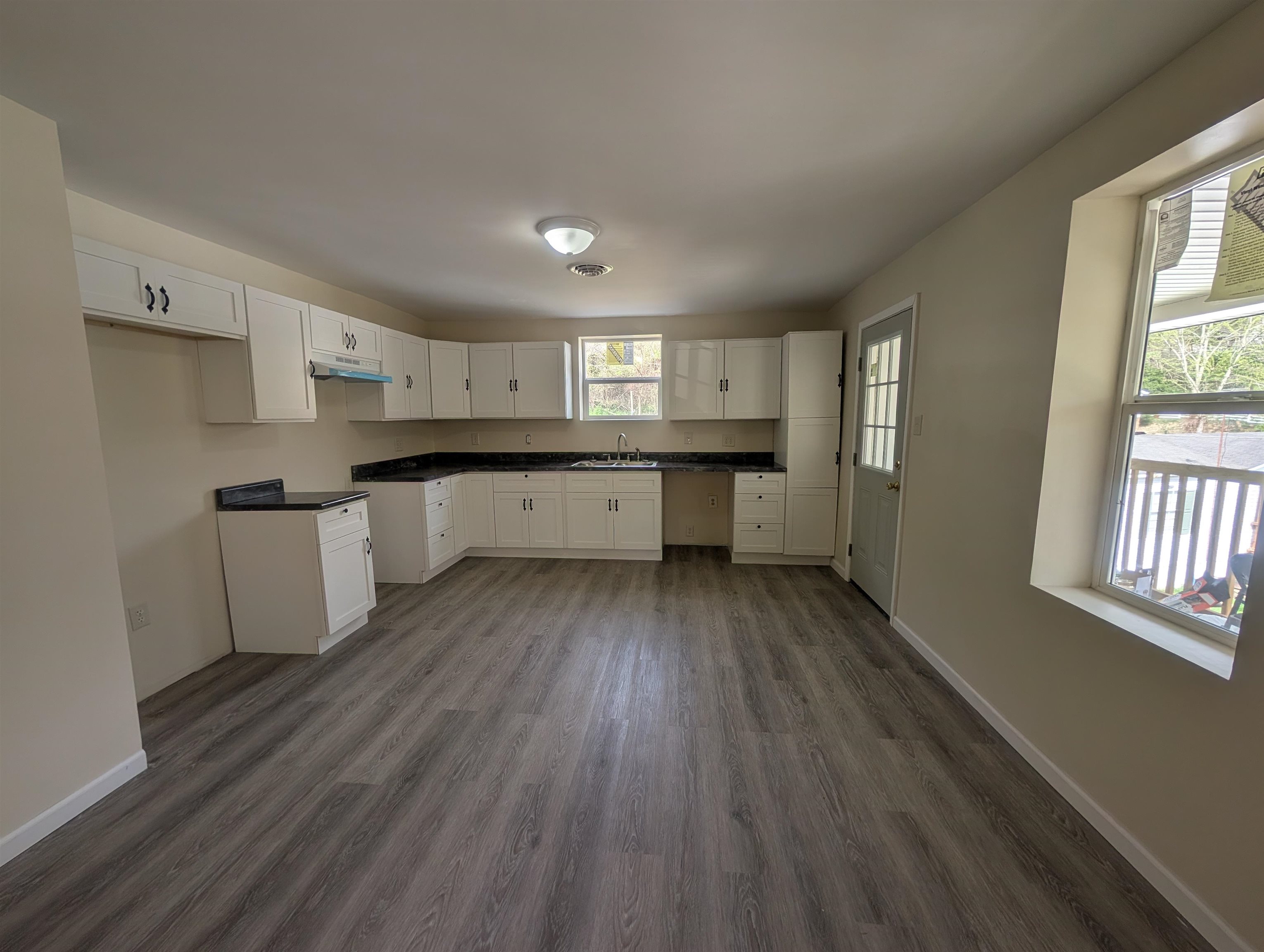 https://zimg.paragon.ice.com/ParagonImages/Property/PH/AABRKY/60376/4/0/0/4c2b4e4f378f89fde618645ce7a45792/0/1b4d71d18eefac7848e6db69715becc2/60376-07ea0950-5f44-4835-b7ad-fd73557b771c.JPG