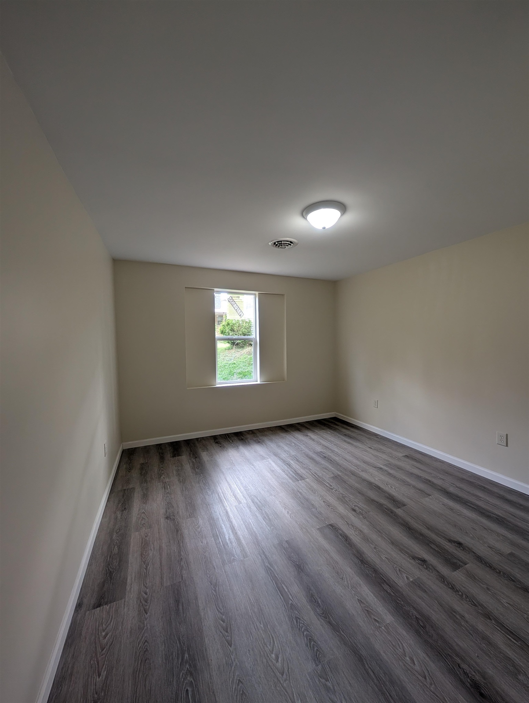 https://zimg.paragon.ice.com/ParagonImages/Property/PH/AABRKY/60376/7/0/0/915b303cf89c77933ef682c36909f16d/0/1b4d71d18eefac7848e6db69715becc2/60376-0bcbb946-168f-4340-938d-74b5944a3f78.JPG