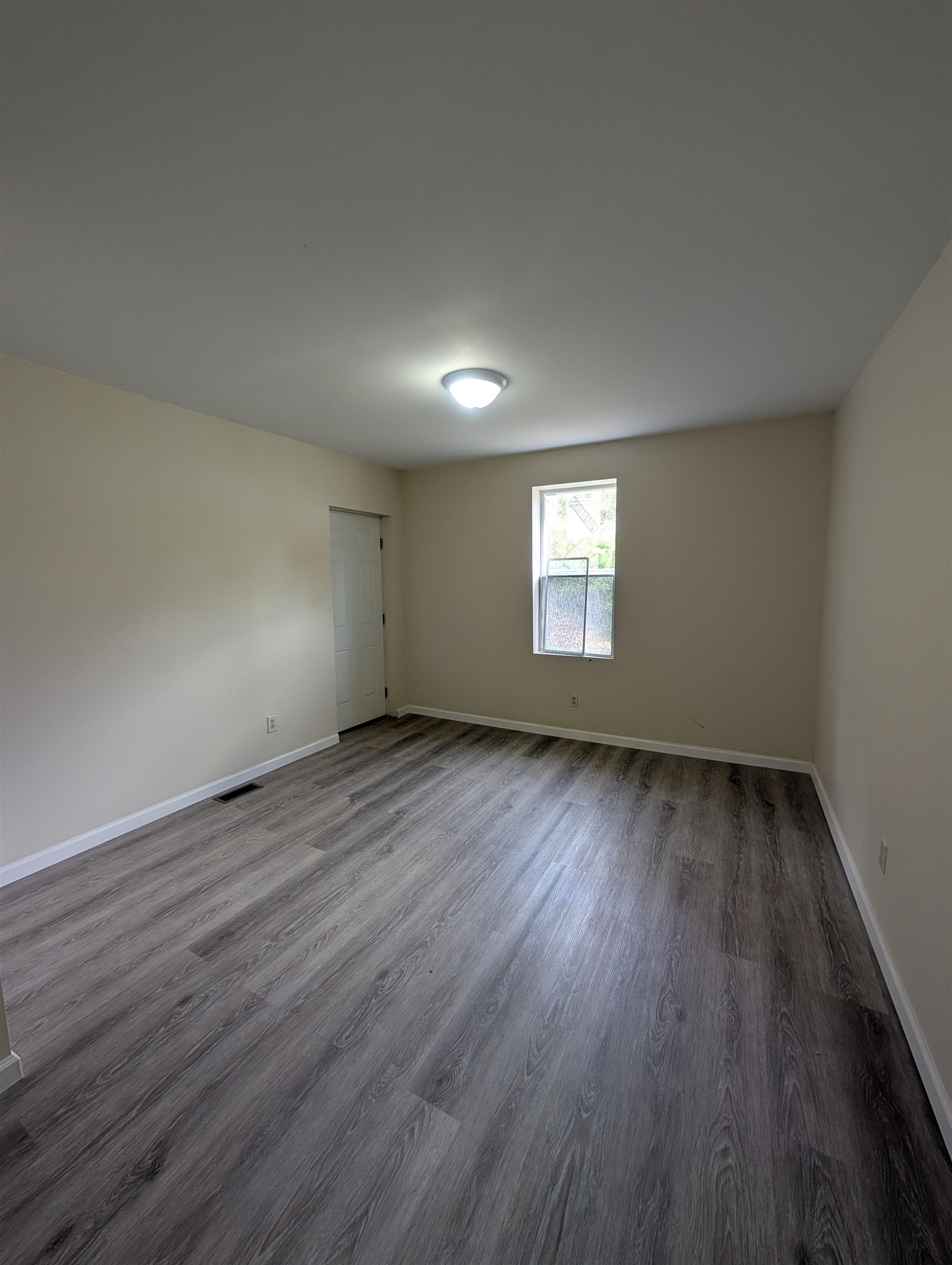 https://zimg.paragon.ice.com/ParagonImages/Property/PH/AABRKY/60376/9/0/0/416f44516d1da13c180ccb73f0e22104/0/1b4d71d18eefac7848e6db69715becc2/60376-ca1c4640-78aa-42c1-a2fb-29267d5cb948.JPG