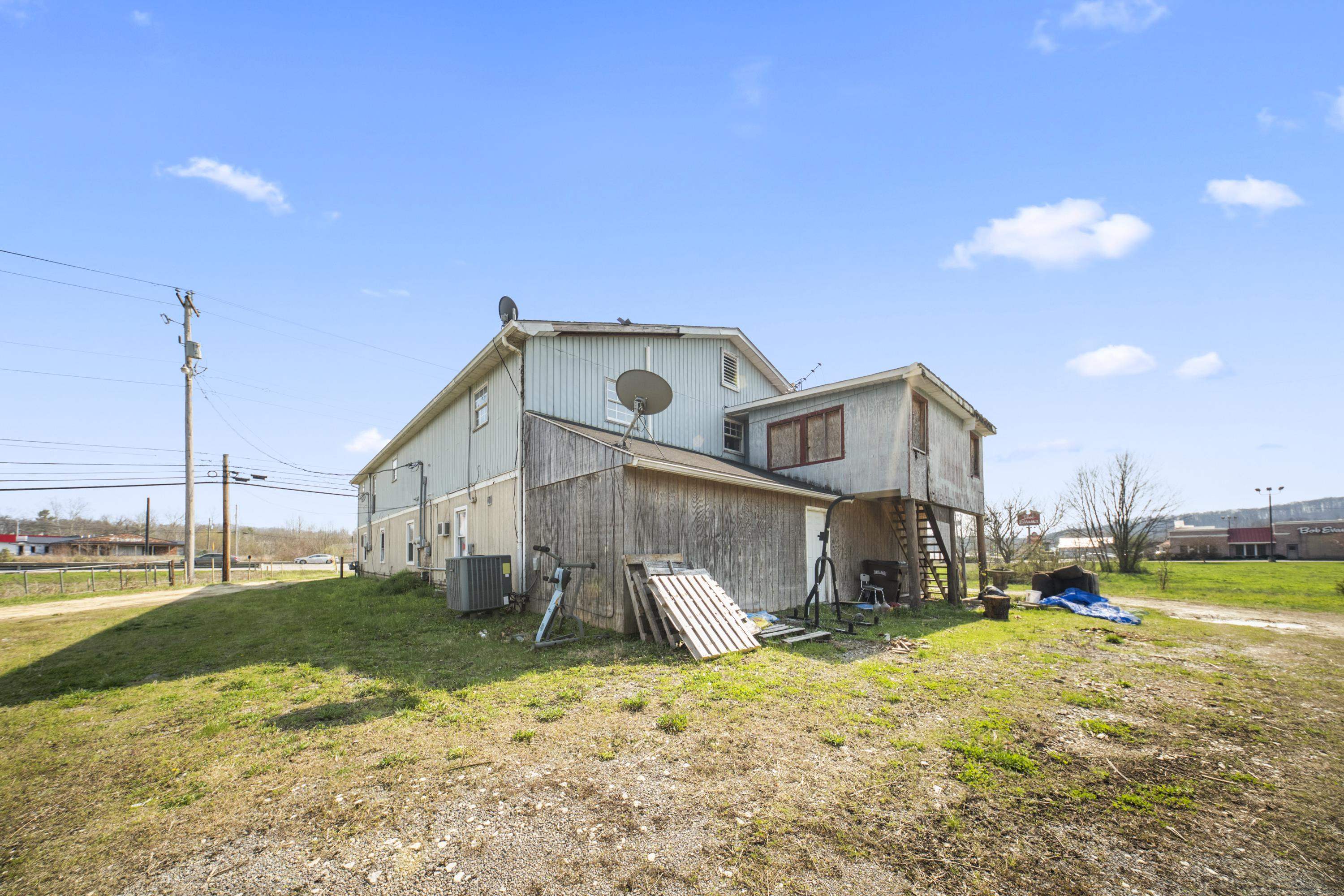 https://zimg.paragon.ice.com/ParagonImages/Property/PH/AABRKY/60378/8/0/0/bb12770c9266e324b92679a4c2937974/0/26816e72a70d02810353f66cfed0e26a/60378-1531ba74-44cf-42e0-b89e-b73fb6c64c3c.JPG