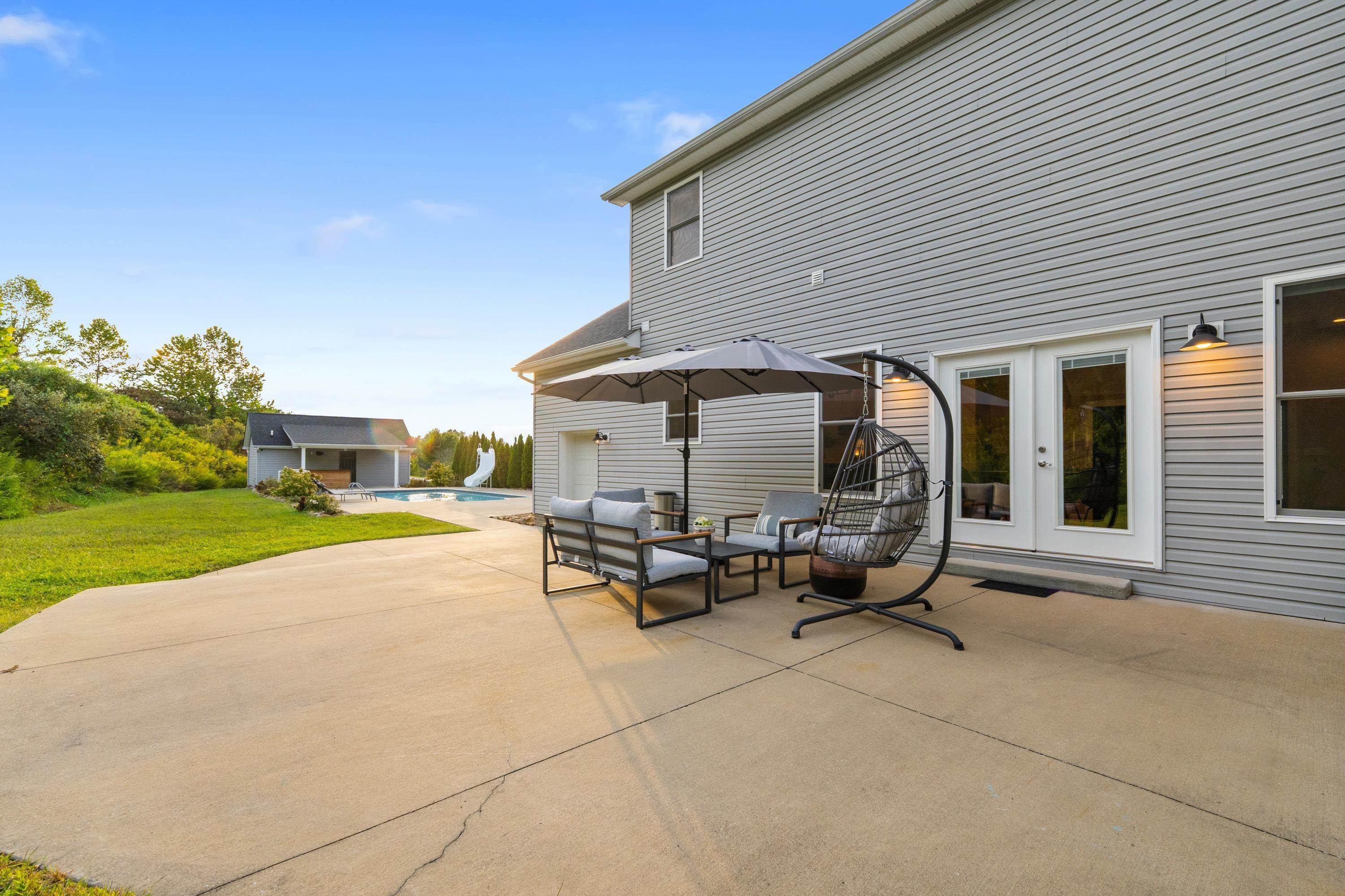 https://zimg.paragon.ice.com/ParagonImages/Property/PH/AABRKY/60387/2/0/0/2ddb8f10fb6d9f53449e61a3bf8ddf1f/0/f09db857e57813e1e846d170a17a70ef/60387-4b119954-b31f-43f3-81d1-9888692d9c2d.JPG
