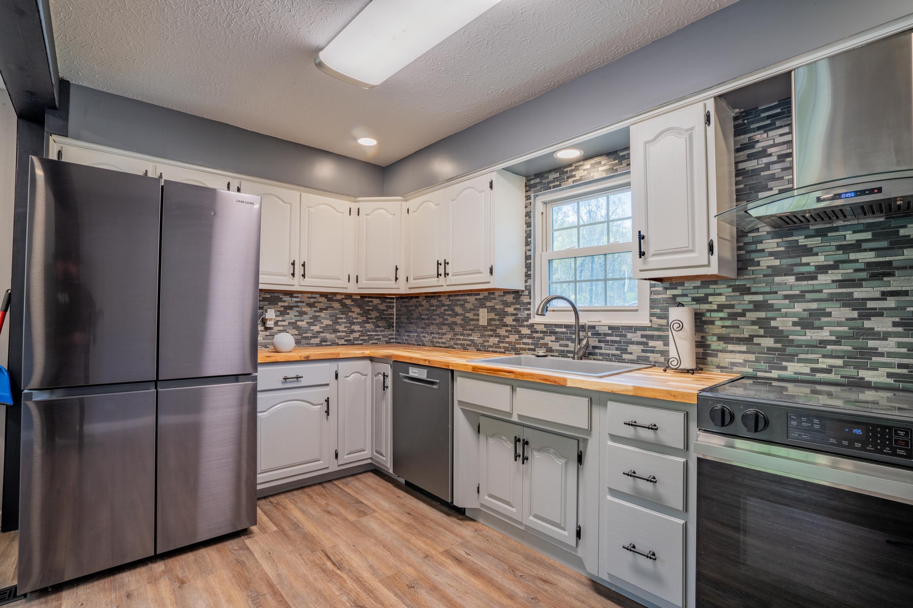 https://zimg.paragon.ice.com/ParagonImages/Property/PH/AABRKY/60395/4/0/0/2d076d993bea554e292018c88fbc50e5/0/cf1d3ec077da5e72b4fb7b7f632e6227/60395-08584434-1b46-48f9-91e0-ba9d56563b00.JPG