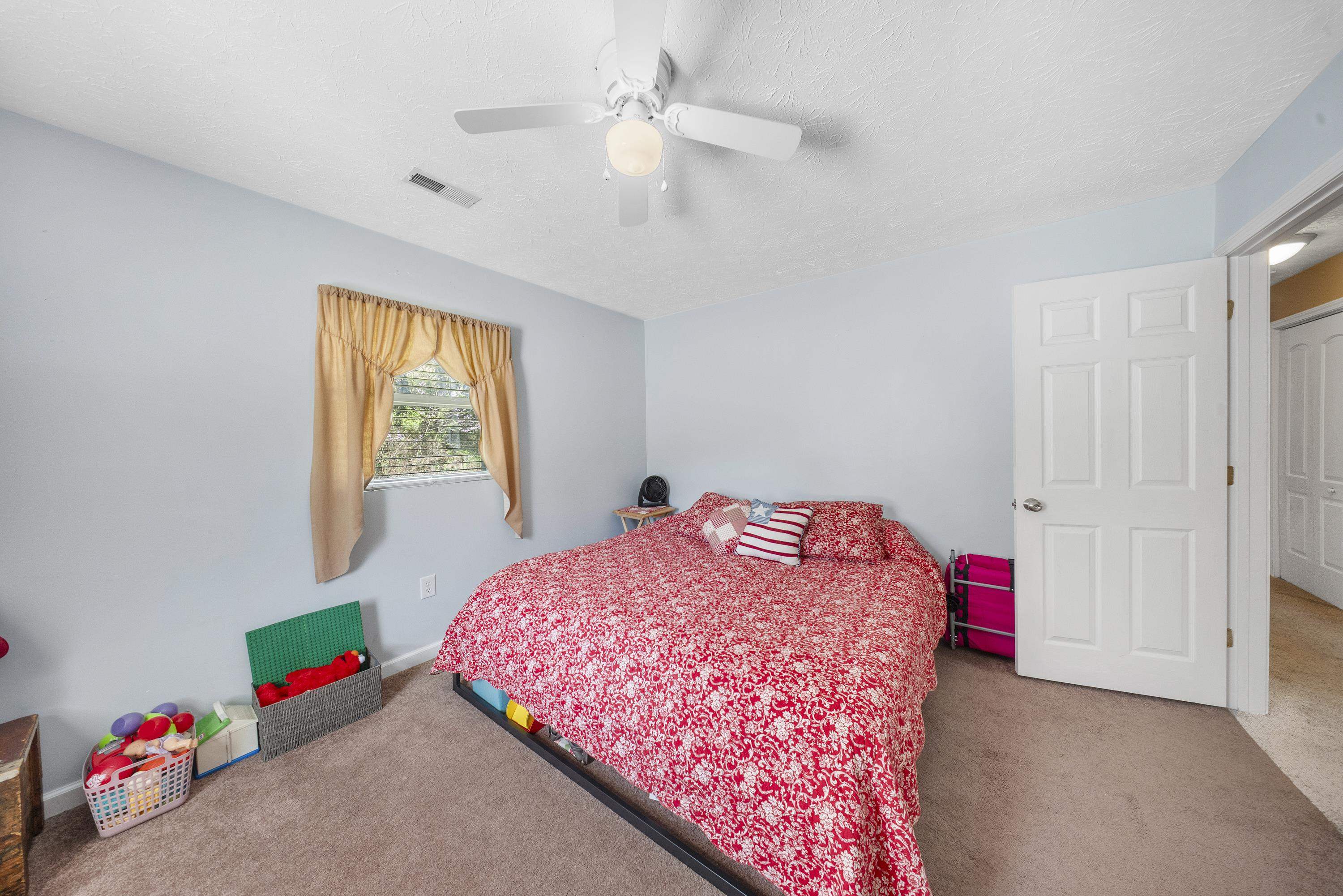 https://zimg.paragon.ice.com/ParagonImages/Property/PH/AABRKY/60405/7/0/0/2657efeff3c18a0e20a3509997c3284e/0/7bb24a550932158a04b2ca7c545eaf94/60405-7cf0e2a9-79a0-4a4f-a8fa-c75e0579fefb.JPG