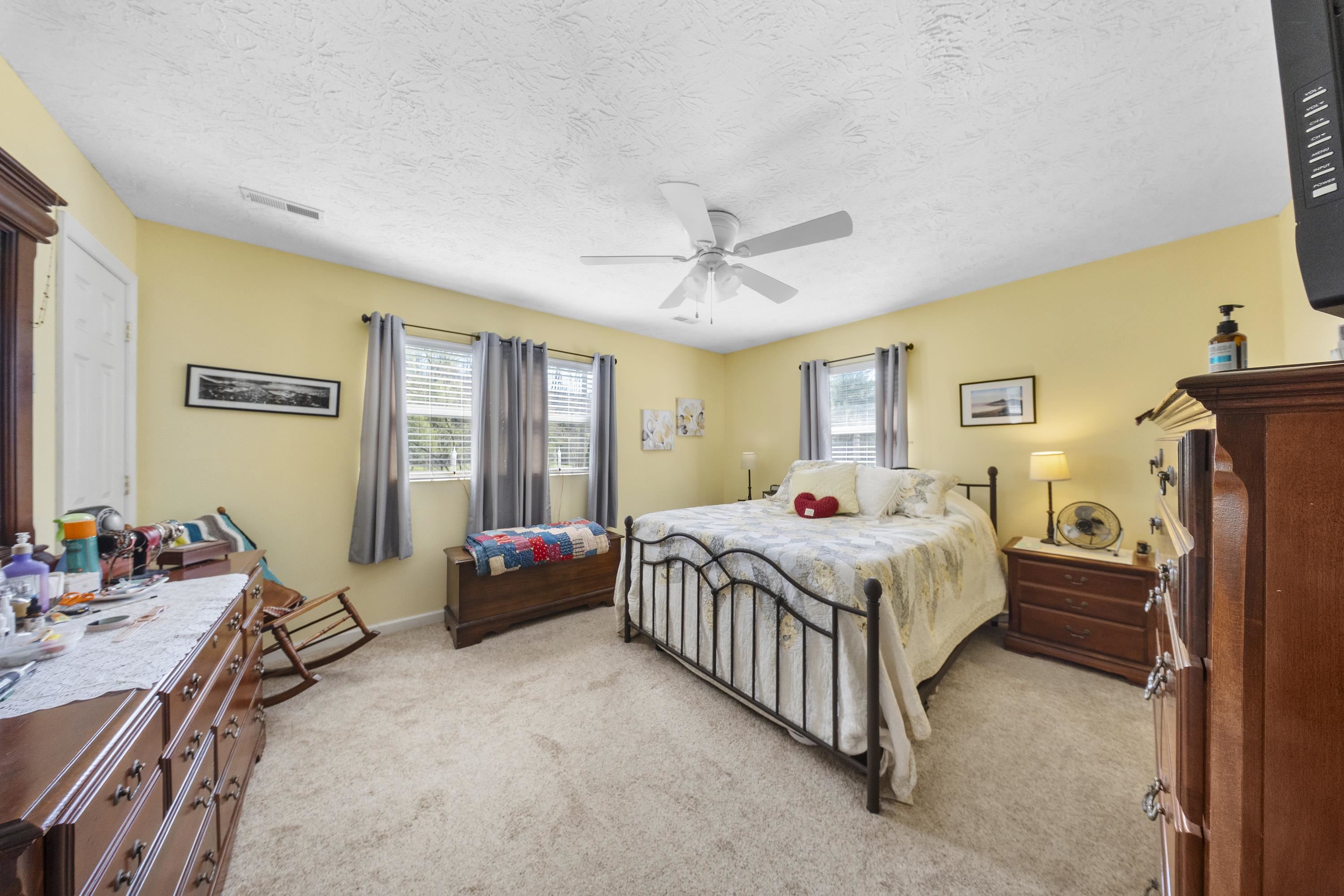 https://zimg.paragon.ice.com/ParagonImages/Property/PH/AABRKY/60405/9/0/0/fd3339c8384385eda5f891a279ceeb67/0/7bb24a550932158a04b2ca7c545eaf94/60405-d0bd2a1a-334a-44fa-81d8-ecdca51a3eb1.JPG