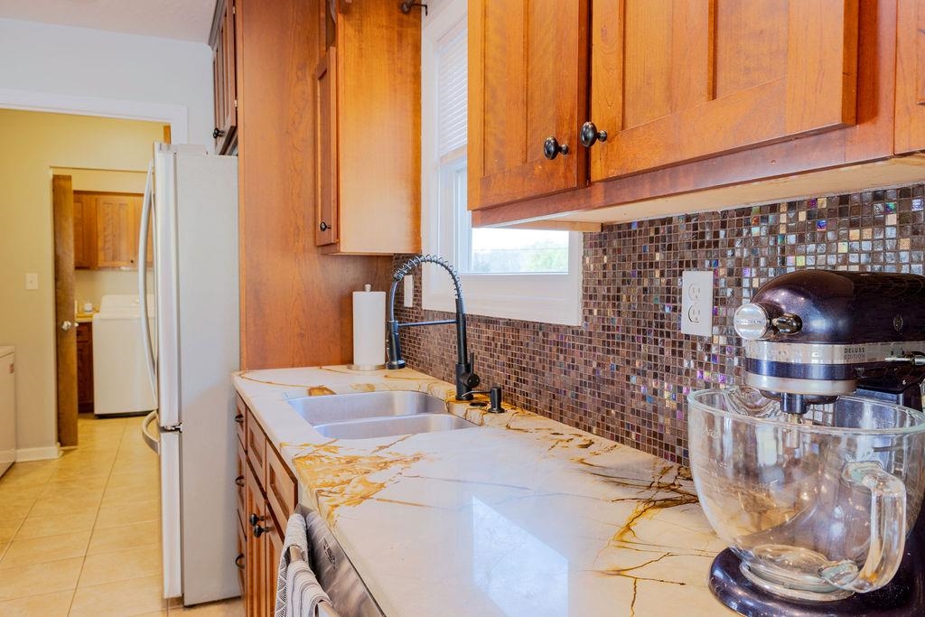 https://zimg.paragon.ice.com/ParagonImages/Property/PH/AABRKY/60419/11/0/0/1e2db01ac9b232a10a324fc58309f599/0/8e3ffb5fe0b864f3fe0a1333f61ed110/60419-6d276d41-1770-4932-8b6e-1b39c6ed96c8.JPG