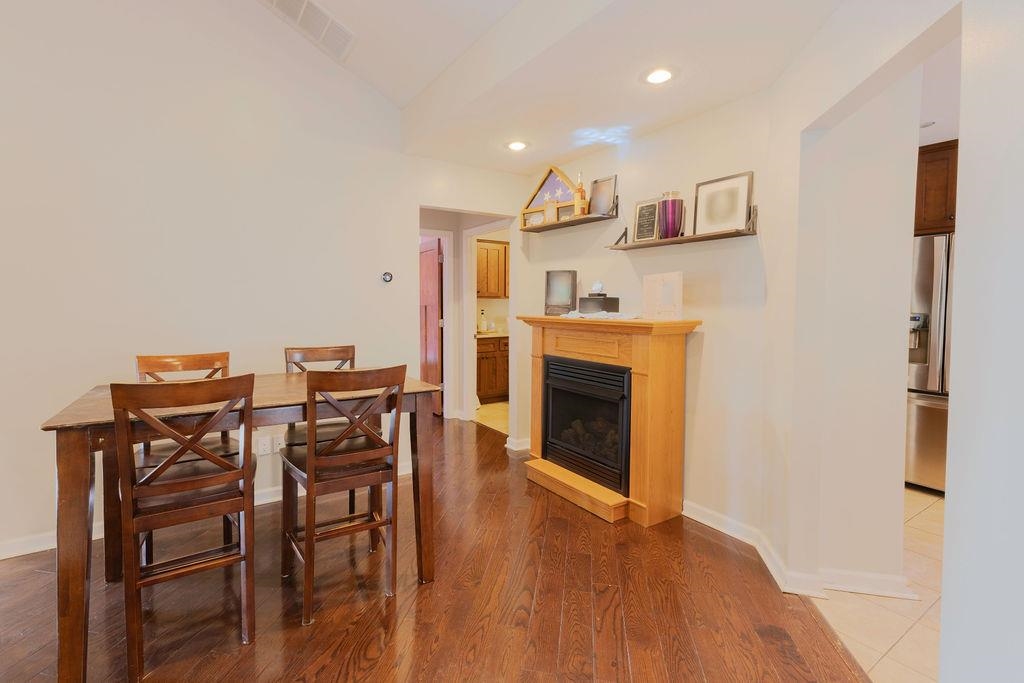 https://zimg.paragon.ice.com/ParagonImages/Property/PH/AABRKY/60419/5/0/0/0754a14b7eb4a6ff458c400424fb19fb/0/8e3ffb5fe0b864f3fe0a1333f61ed110/60419-6e057573-b424-429d-8a01-1f0de6c5666f.JPG
