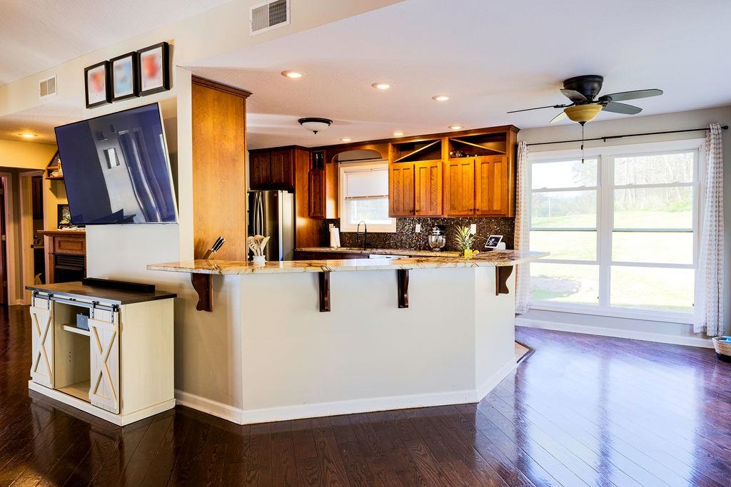 https://zimg.paragon.ice.com/ParagonImages/Property/PH/AABRKY/60419/6/0/0/01d69c3bb4c3bea7ff747df7d5f0776d/0/8e3ffb5fe0b864f3fe0a1333f61ed110/60419-bfbe71a8-f928-4985-8246-6b84ee7e436b.JPG