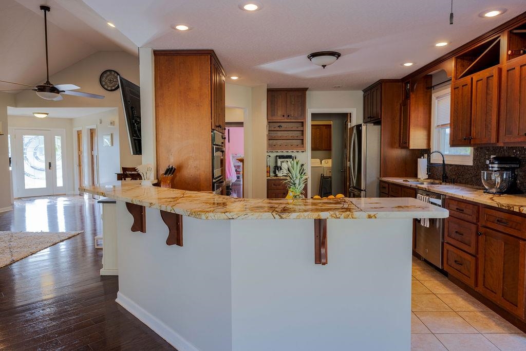 https://zimg.paragon.ice.com/ParagonImages/Property/PH/AABRKY/60419/7/0/0/366e66725298a6bb9b35d5af1fce0a79/0/8e3ffb5fe0b864f3fe0a1333f61ed110/60419-0094b3e9-5e0b-4e5c-ac04-cea481111da9.JPG