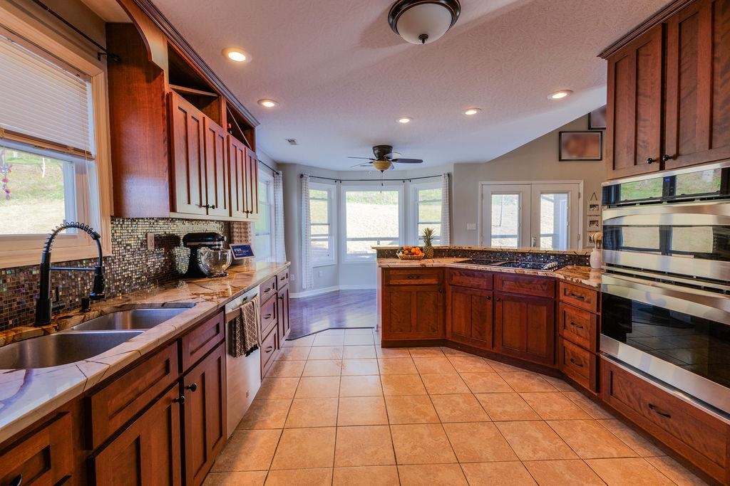https://zimg.paragon.ice.com/ParagonImages/Property/PH/AABRKY/60419/8/0/0/d8e71758b0dfbc1bdffbadf2ebfe3617/0/8e3ffb5fe0b864f3fe0a1333f61ed110/60419-345ade73-bf18-4b2e-be12-2894ff7b9ee6.JPG