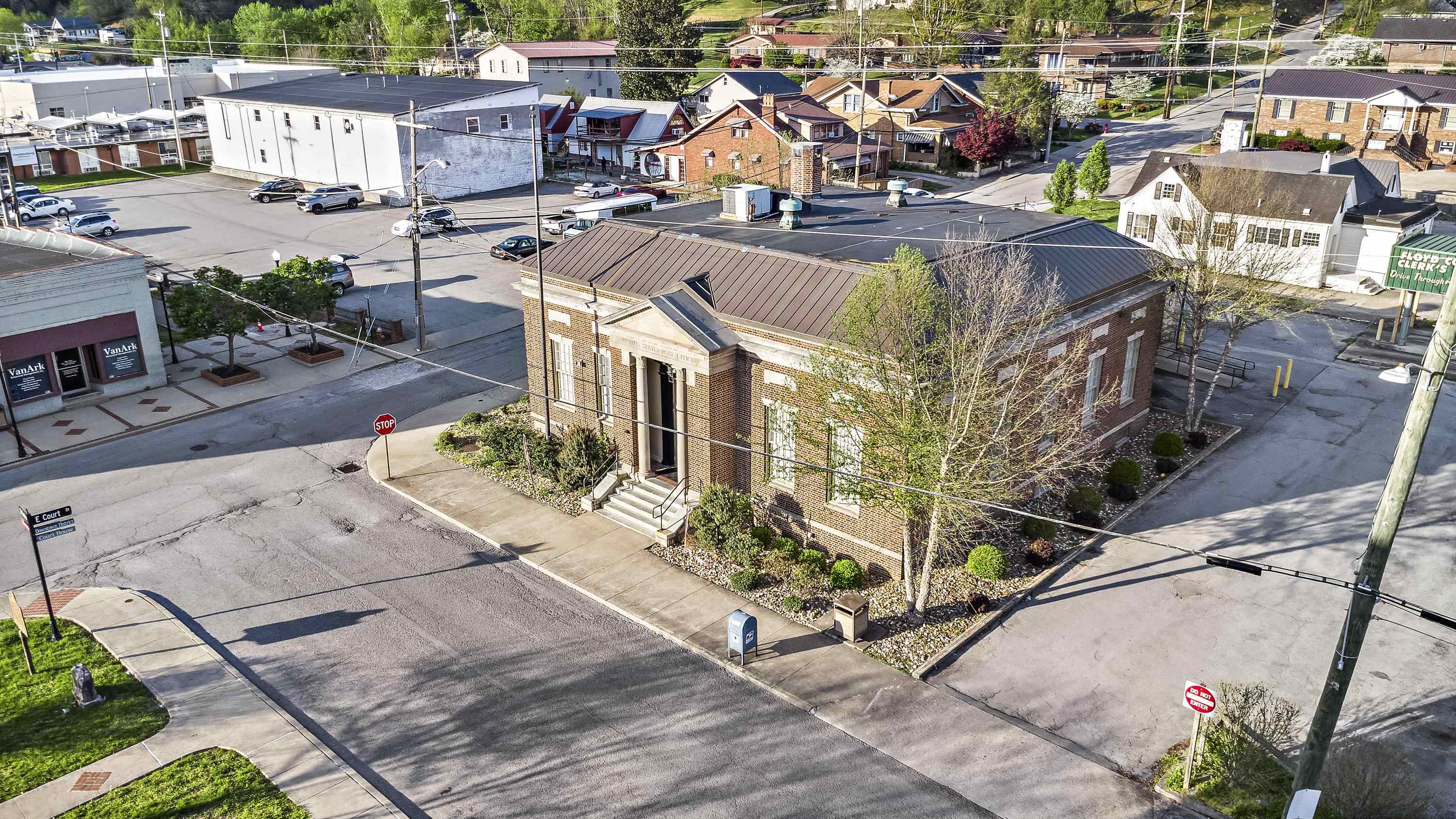 https://zimg.paragon.ice.com/ParagonImages/Property/PH/AABRKY/60444/4/0/0/aba9c743963608d8e576e82e385644ef/0/2d87862fc79dc2924fd90db414585b63/60444-81db34de-202a-4316-8a52-d2e76b33b0cc.JPG