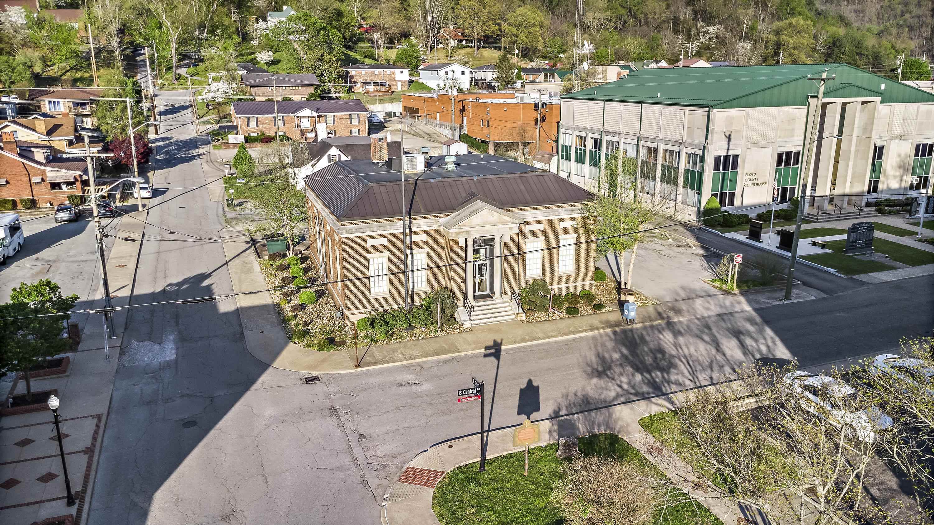 https://zimg.paragon.ice.com/ParagonImages/Property/PH/AABRKY/60444/5/0/0/ba0cd32dfa3ec40b0408be9214ab73b9/0/2d87862fc79dc2924fd90db414585b63/60444-2b58f39c-826c-4563-9fc0-17d9391fd57d.JPG