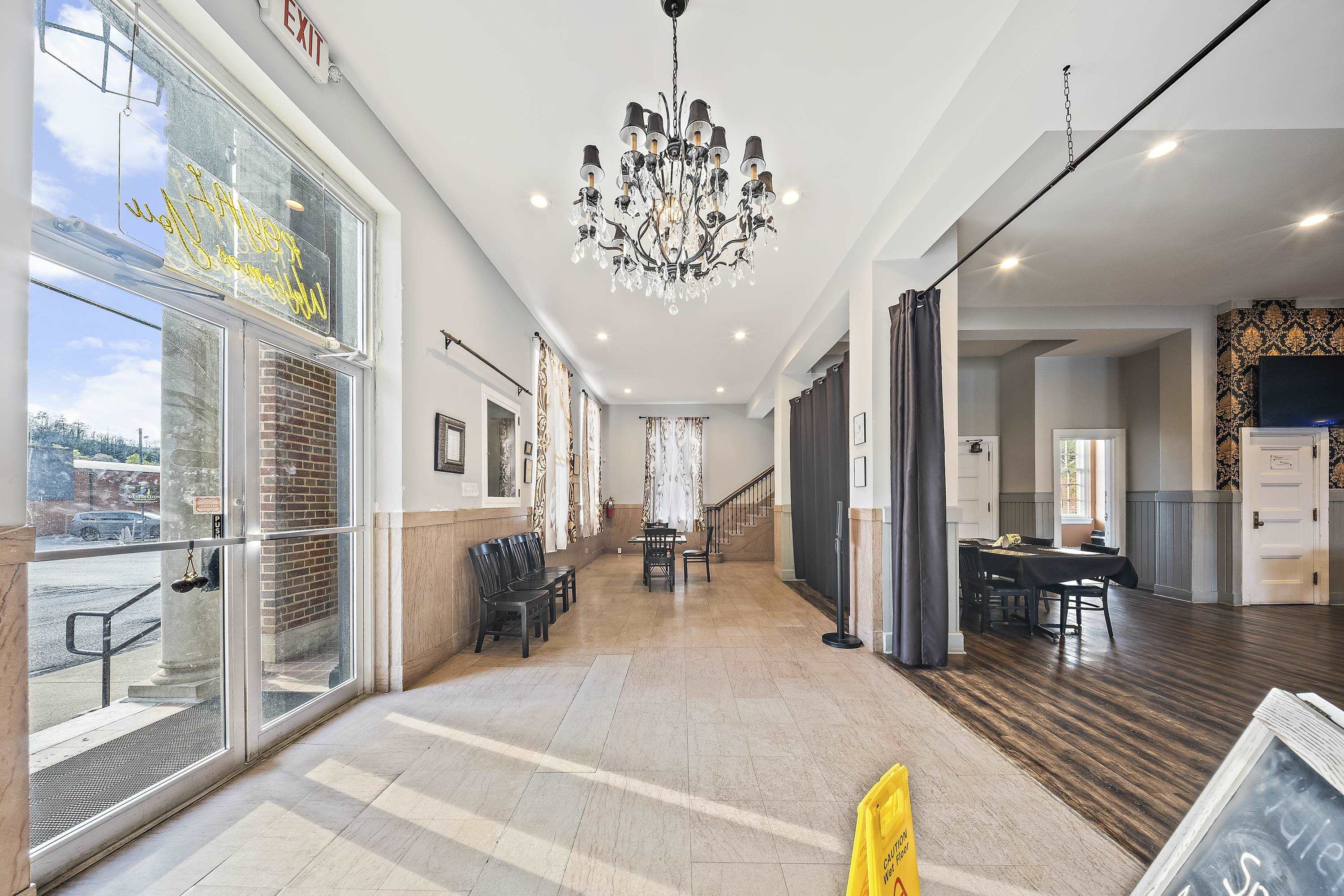 https://zimg.paragon.ice.com/ParagonImages/Property/PH/AABRKY/60444/7/0/0/bb0818f08ac8fc008b87c0ec552c20f6/0/2d87862fc79dc2924fd90db414585b63/60444-f5c164ad-d62e-42ba-8f5c-1287a49a759e.JPG