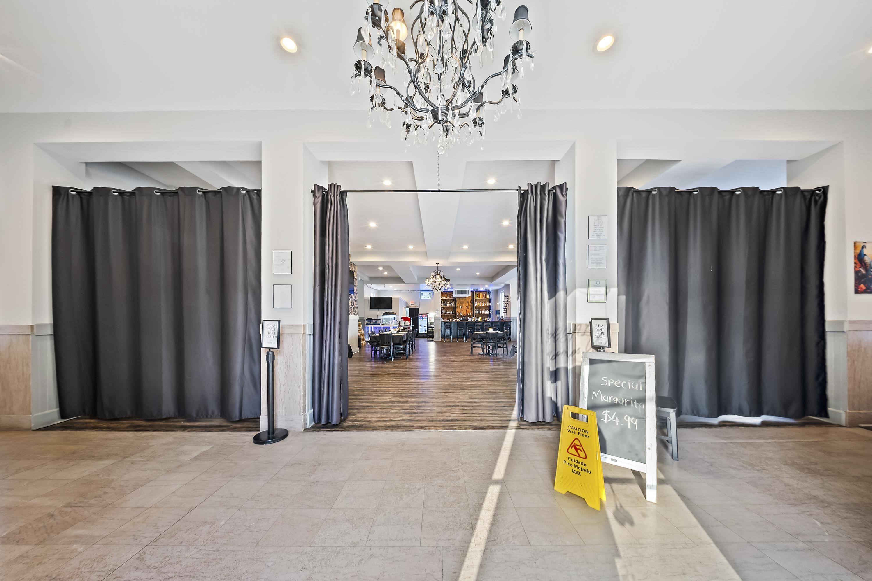 https://zimg.paragon.ice.com/ParagonImages/Property/PH/AABRKY/60444/8/0/0/2f94940ad21f2309b43b823b9c17f451/0/2d87862fc79dc2924fd90db414585b63/60444-40b7309d-b5ad-4ab4-b38d-7802a0e1d134.JPG
