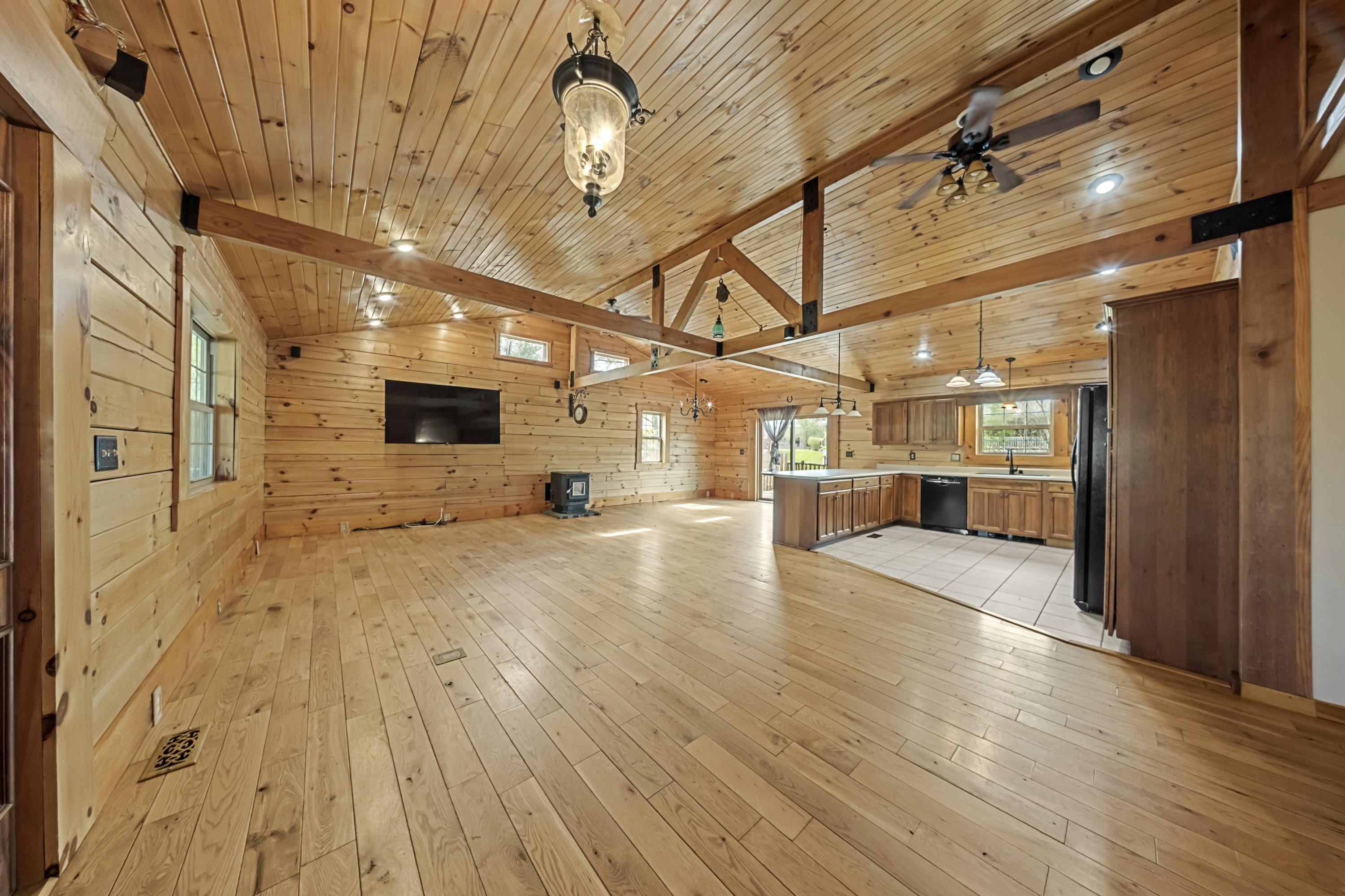 https://zimg.paragon.ice.com/ParagonImages/Property/PH/AABRKY/60450/4/0/0/4e888bc360b6cd4c032b0778c0a78dc4/0/4564ad08d0564877ea216dada237b198/60450-e0388dcf-1e67-4d20-a30a-9cda113c5a8b.JPG