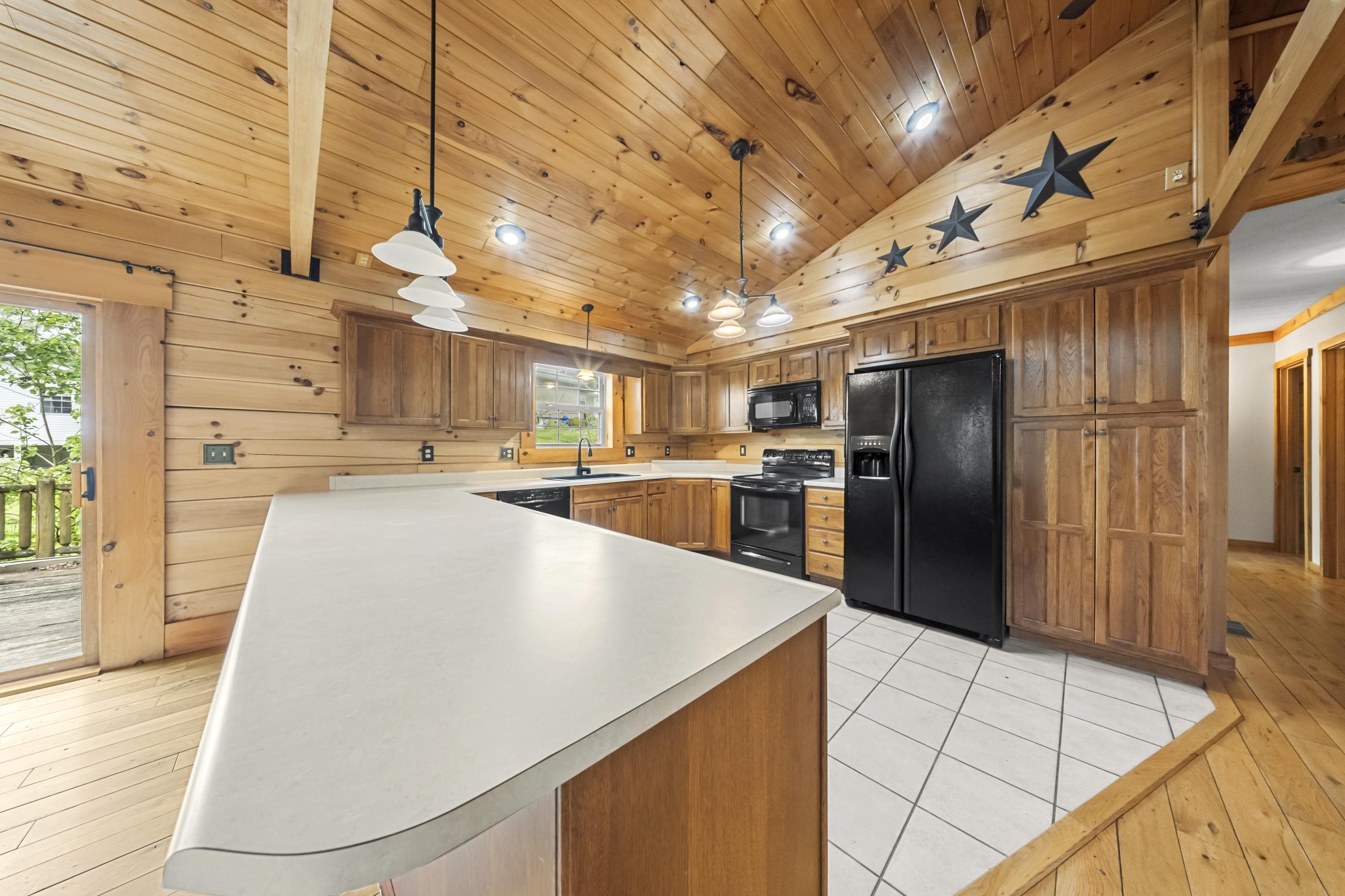 https://zimg.paragon.ice.com/ParagonImages/Property/PH/AABRKY/60450/8/0/0/d5545fcd326a6f07f296831fd895f799/0/4564ad08d0564877ea216dada237b198/60450-d7fe5080-317b-4bc2-8794-2fb6259ea349.JPG