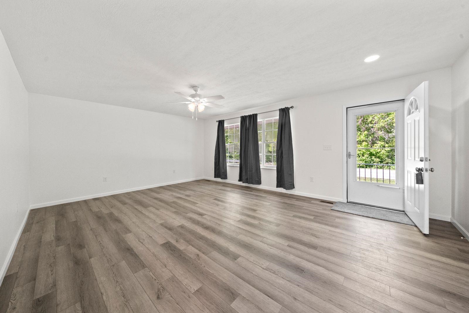 https://zimg.paragon.ice.com/ParagonImages/Property/PH/AABRKY/60476/11/0/0/77f6941e01f229503baa95ee632e6b2c/0/106c98b6d7b65186130196b7f459152a/60476-588bddb5-0749-4862-b549-cb90da9384d8.JPG