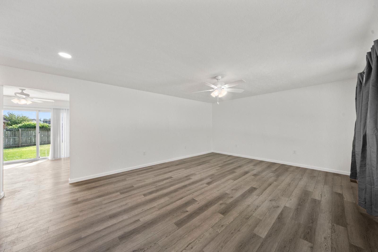 https://zimg.paragon.ice.com/ParagonImages/Property/PH/AABRKY/60476/12/0/0/b303ba6855a94881d02f08ffe11a308e/0/106c98b6d7b65186130196b7f459152a/60476-aa53745b-c6bb-43ae-bc8f-402c5c43b59c.JPG