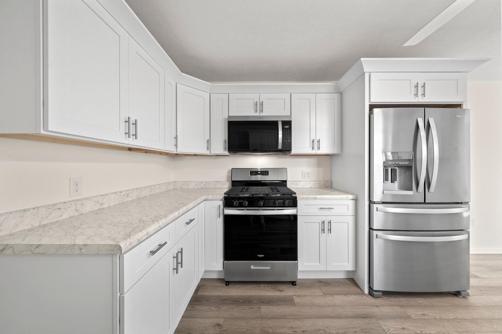 https://zimg.paragon.ice.com/ParagonImages/Property/PH/AABRKY/60476/3/0/0/9a3ab41b6d9cf5b5d2f81fddcd91ff8d/0/106c98b6d7b65186130196b7f459152a/60476-f79a4d01-029b-4beb-af7a-b5925ffcf92b.JPG