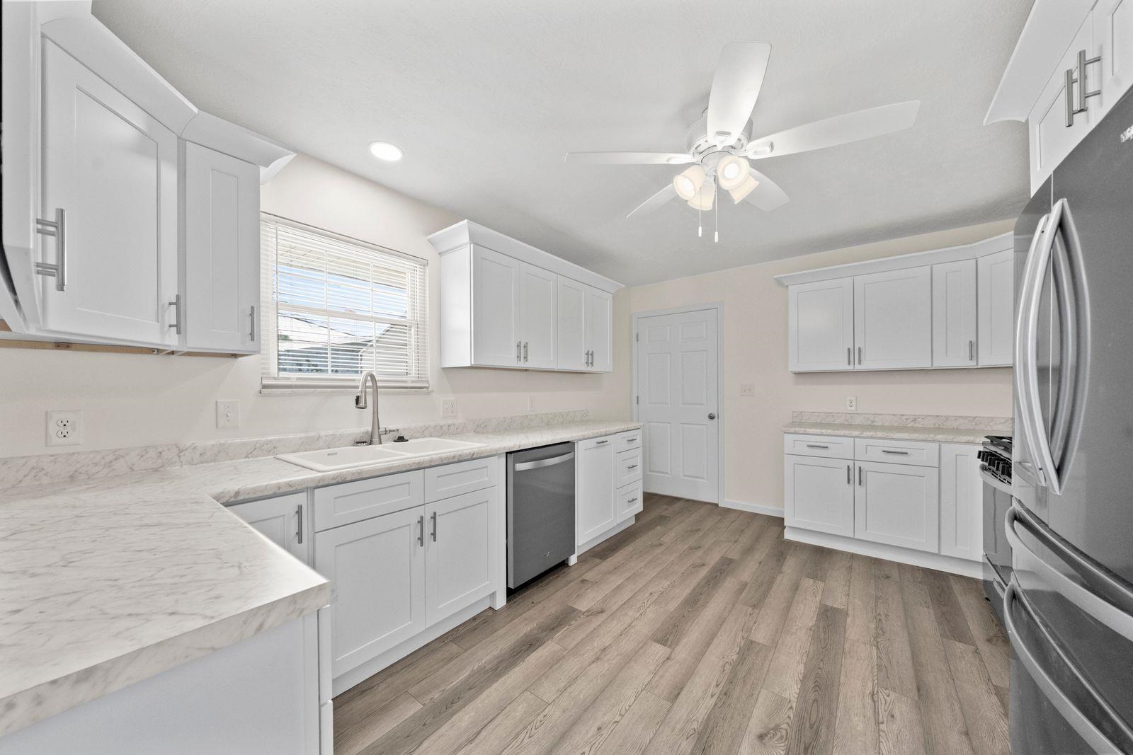 https://zimg.paragon.ice.com/ParagonImages/Property/PH/AABRKY/60476/4/0/0/7b273e1b69b7704222d039e7de5f2a9a/0/106c98b6d7b65186130196b7f459152a/60476-d63e98c8-4913-4968-9312-ea8c1452e28c.JPG