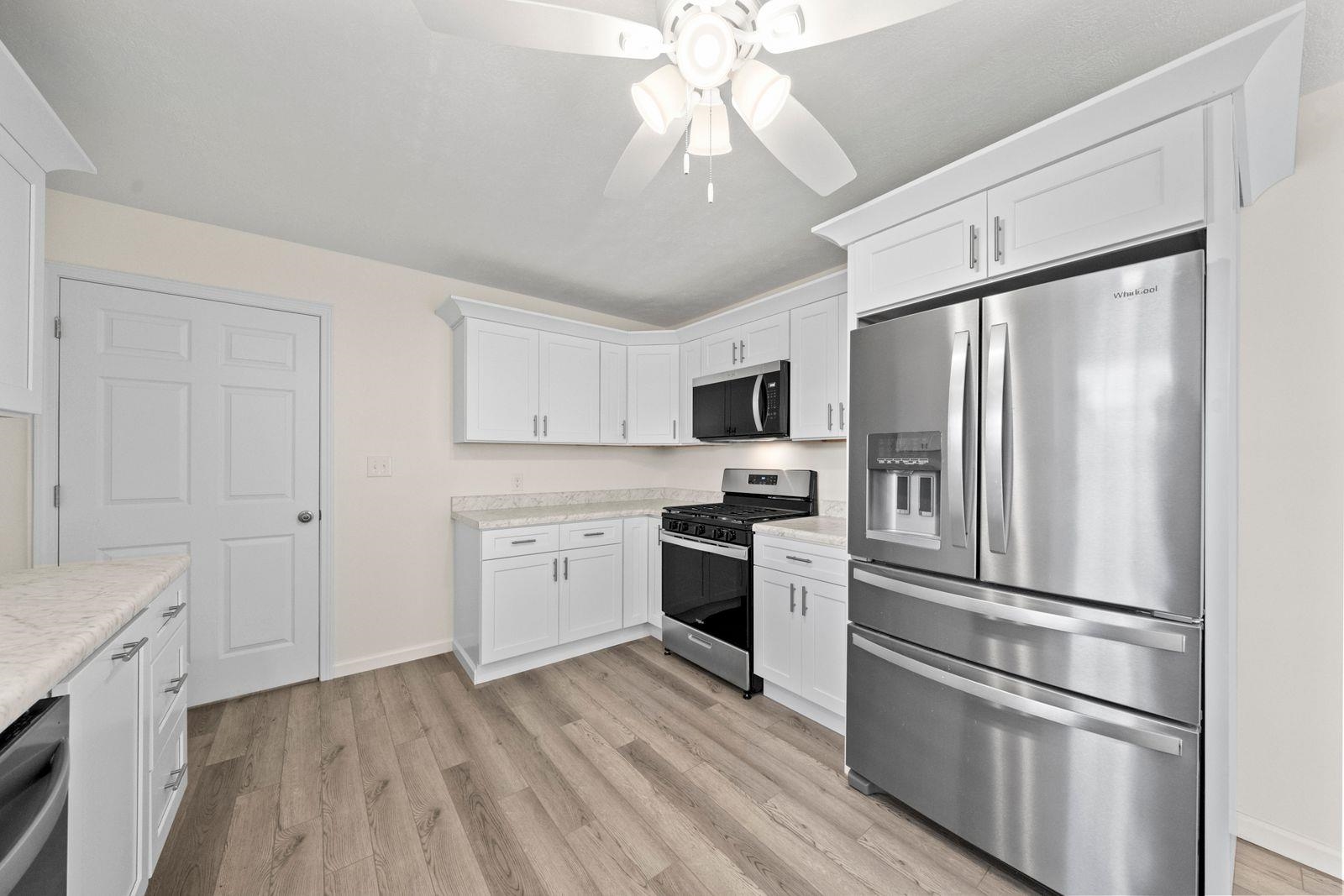 https://zimg.paragon.ice.com/ParagonImages/Property/PH/AABRKY/60476/6/0/0/97b08170fe5aeded9b4838f13ae3dc83/0/106c98b6d7b65186130196b7f459152a/60476-b576bb9a-0c72-497f-be70-fd591743861e.JPG