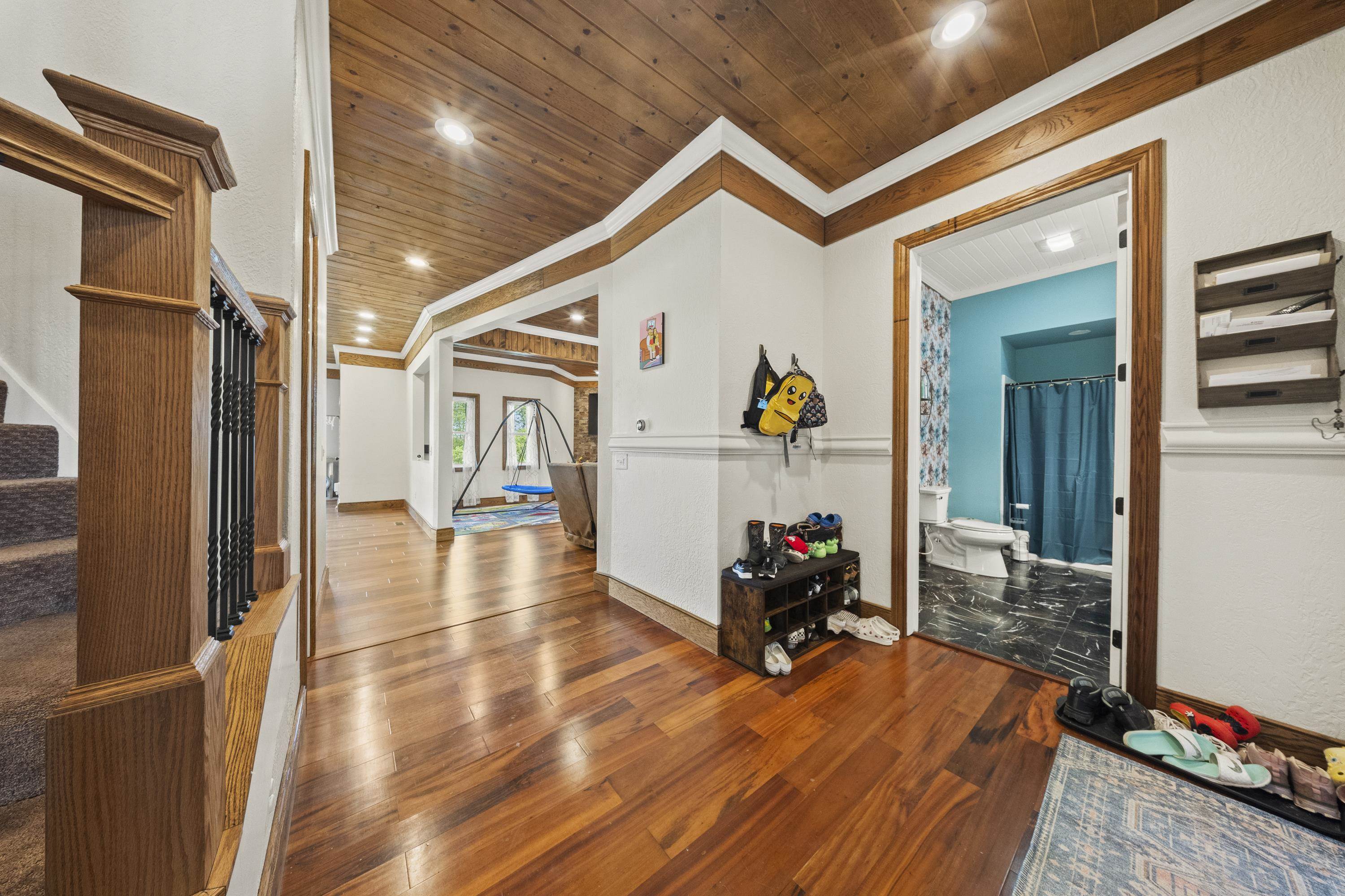 https://zimg.paragon.ice.com/ParagonImages/Property/PH/AABRKY/60481/11/0/0/3984e828b0c2d4683dedf2a848c8db83/0/1d87afc85c0e5f907fa71151a4b9f43f/60481-9e0a7160-3c3a-49a5-b79b-70dfeb4d3110.JPG