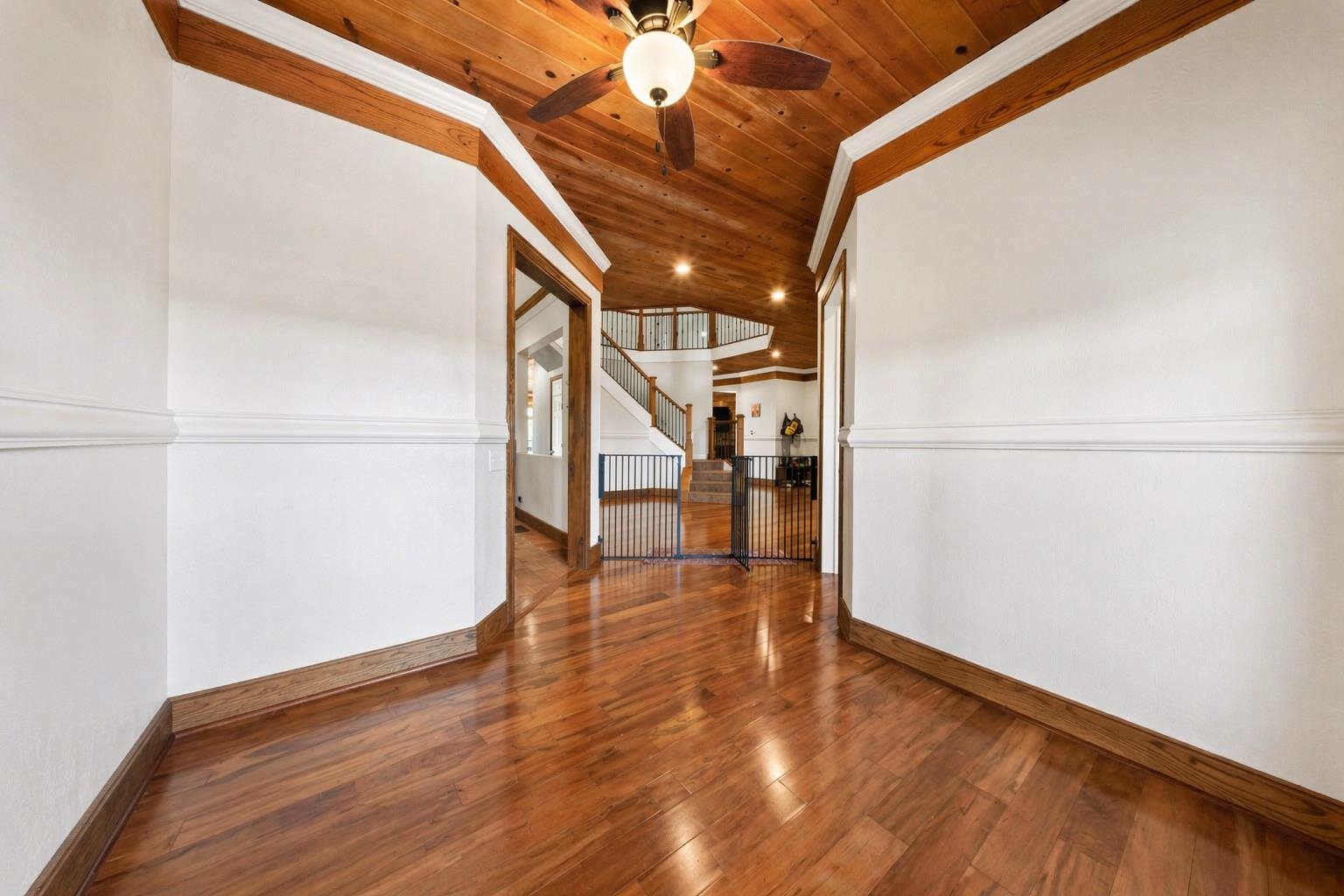 https://zimg.paragon.ice.com/ParagonImages/Property/PH/AABRKY/60481/6/0/0/a9c46f951063191ef4afe7e8ed60881f/0/1d87afc85c0e5f907fa71151a4b9f43f/60481-eff368f9-0898-4337-a583-29aa37de056b.JPG