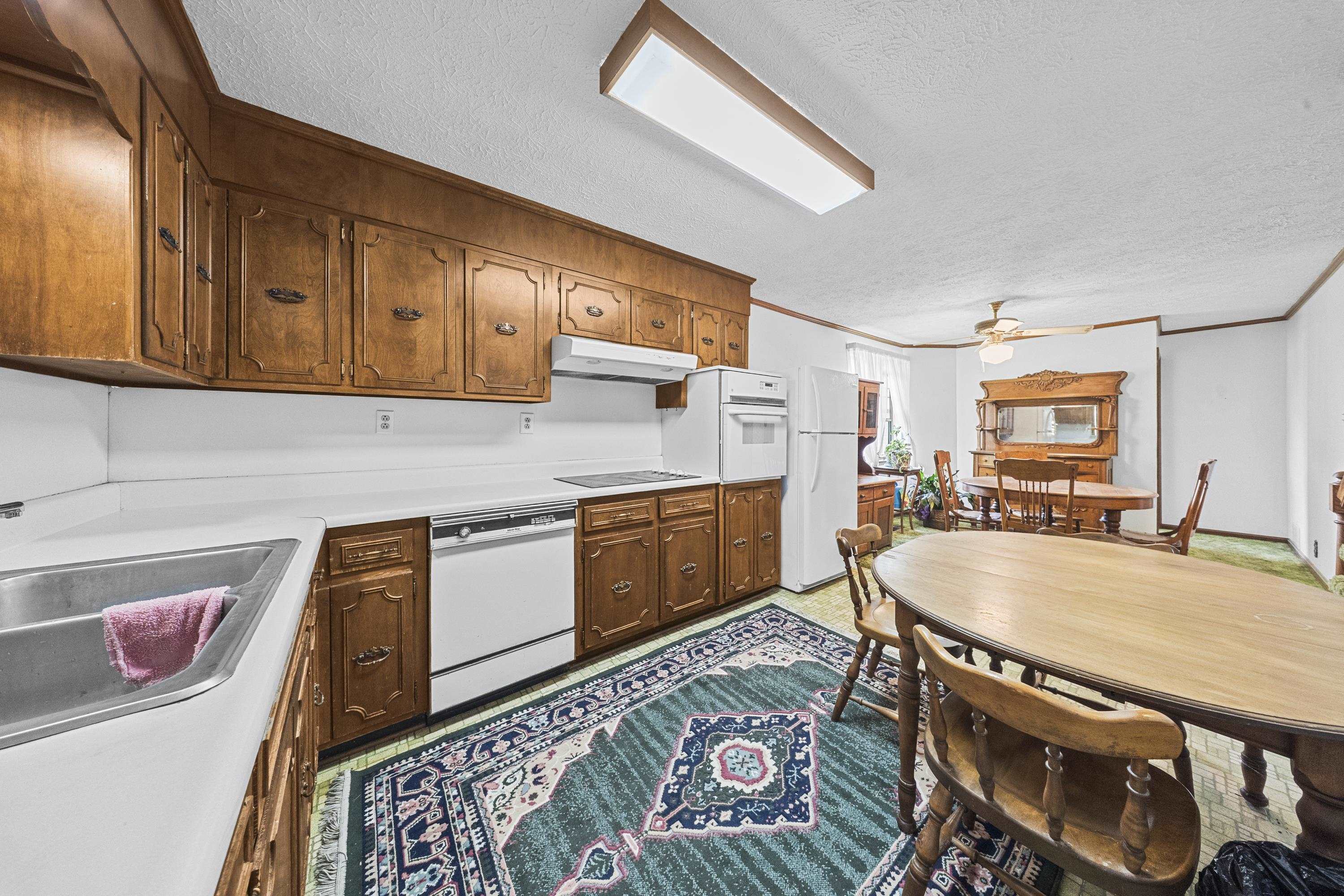 https://zimg.paragon.ice.com/ParagonImages/Property/PH/AABRKY/60499/11/0/0/ed9df3b29af436aa2d665d5b2abb1915/0/80ec67ce481846e4c90e9ee9e740d586/60499-5ca89312-fb8a-4937-9e74-3afc7303e017.JPG