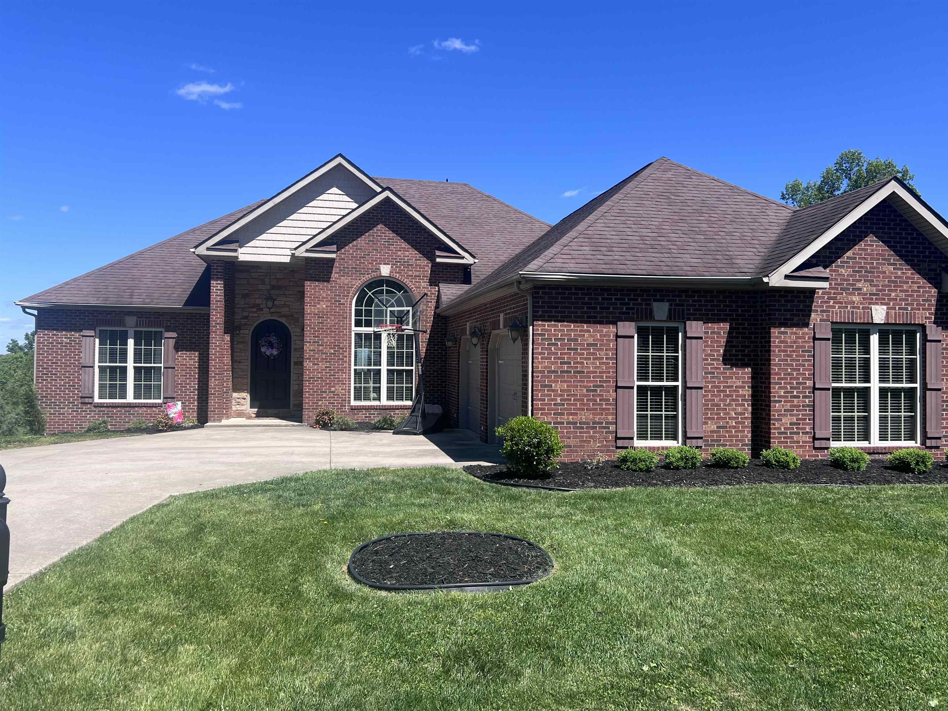 https://zimg.paragon.ice.com/ParagonImages/Property/PH/AABRKY/60510/1/0/0/b5524da2fdeb31a9175ce8d4834d78ec/0/46374d17c700b8457f77fee71fcb9fbe/60510-eb9bf41b-4aa6-42ad-87c1-a7d09aaaf520.JPG
