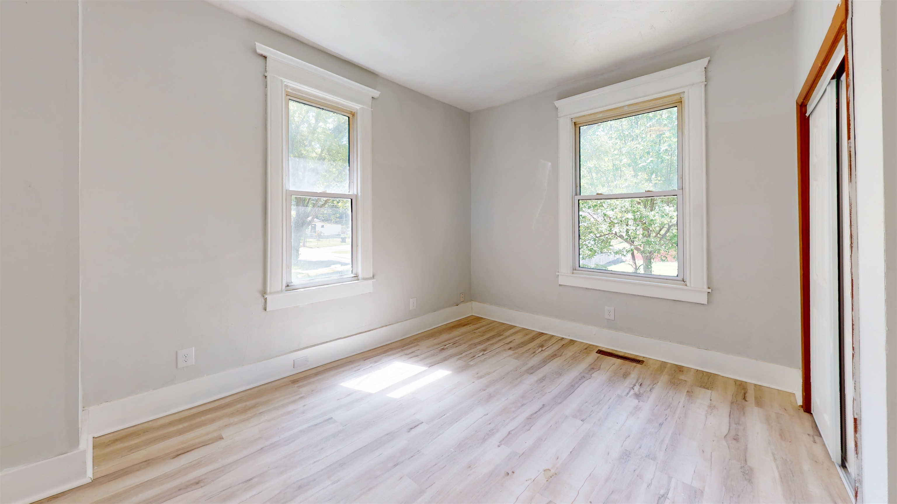 https://zimg.paragon.ice.com/ParagonImages/Property/PH/AABRKY/60528/12/0/0/f695e7b19ea122dbc2d3cd8f78b1e984/0/42e52370d3de62767d360328df4a466a/60528-e075dfd4-353d-4ddb-ba4e-1742ed54a014.JPG