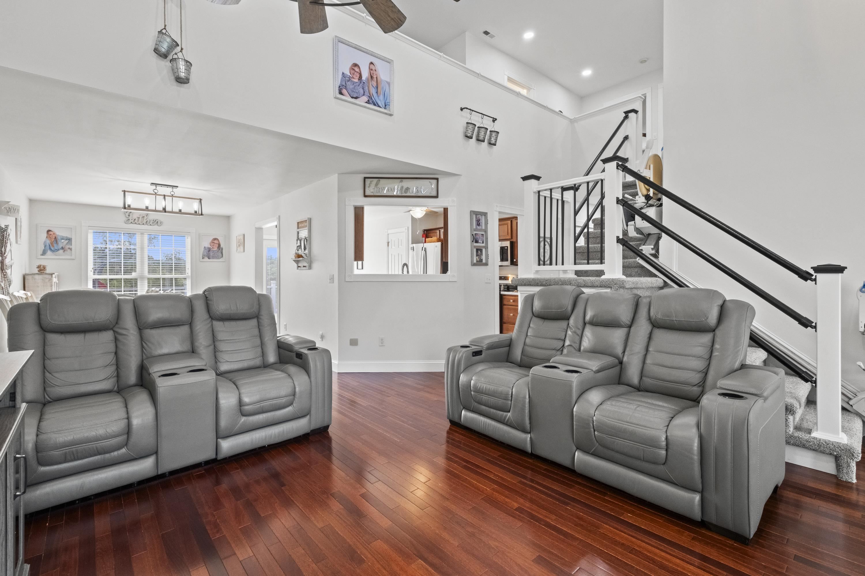 https://zimg.paragon.ice.com/ParagonImages/Property/PH/AABRKY/60557/6/0/0/affe58a1e032abe6fecc14693569acc1/0/b82bea26433fc38afcd01fecc958d87c/60557-3f5b994e-7a50-49ce-8fd6-088c84216427.JPG
