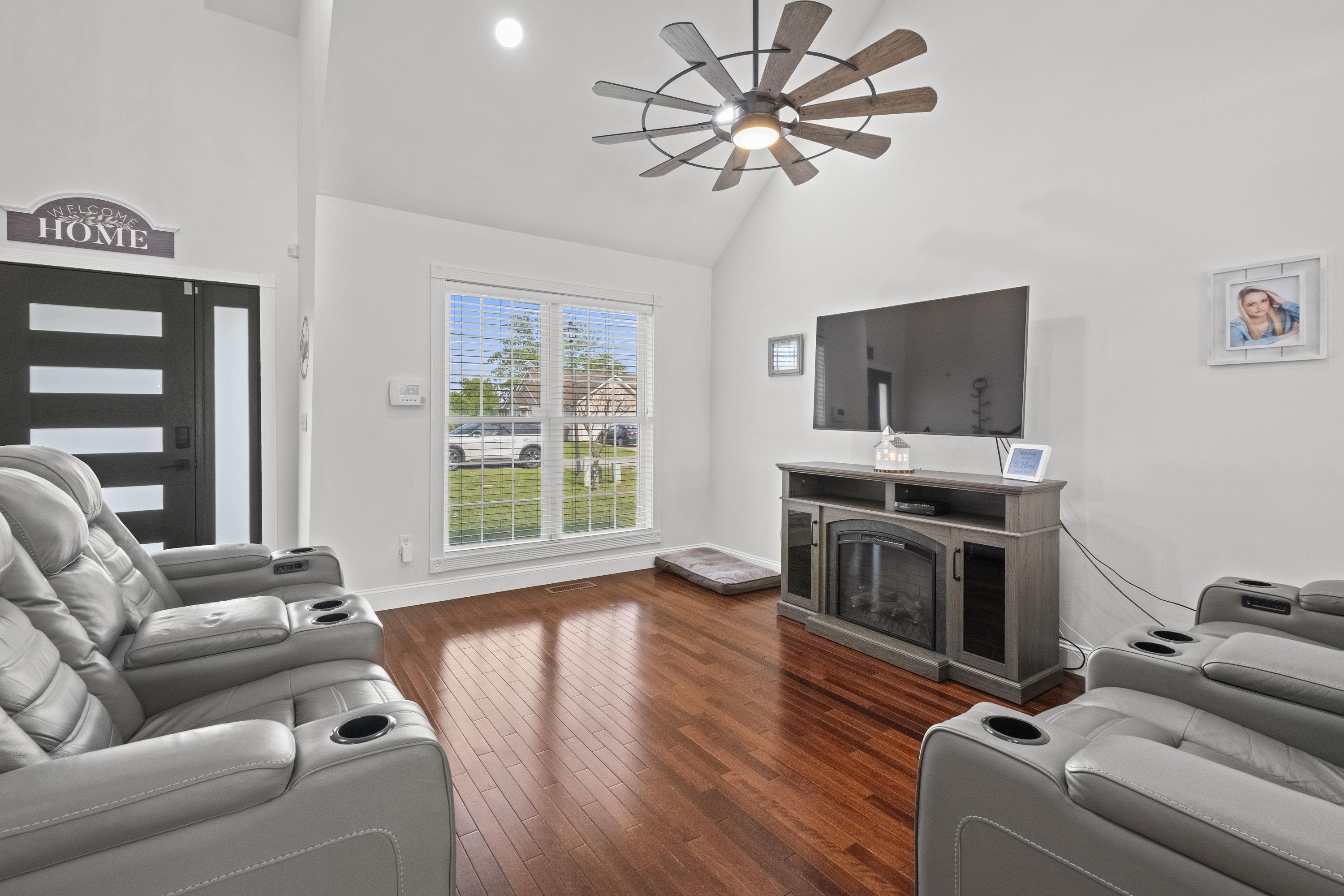 https://zimg.paragon.ice.com/ParagonImages/Property/PH/AABRKY/60557/7/0/0/2b3366d07af16b8d137a2b33969cfaf4/0/b82bea26433fc38afcd01fecc958d87c/60557-e02c6919-8a3d-444a-bf3b-858d47e60049.JPG