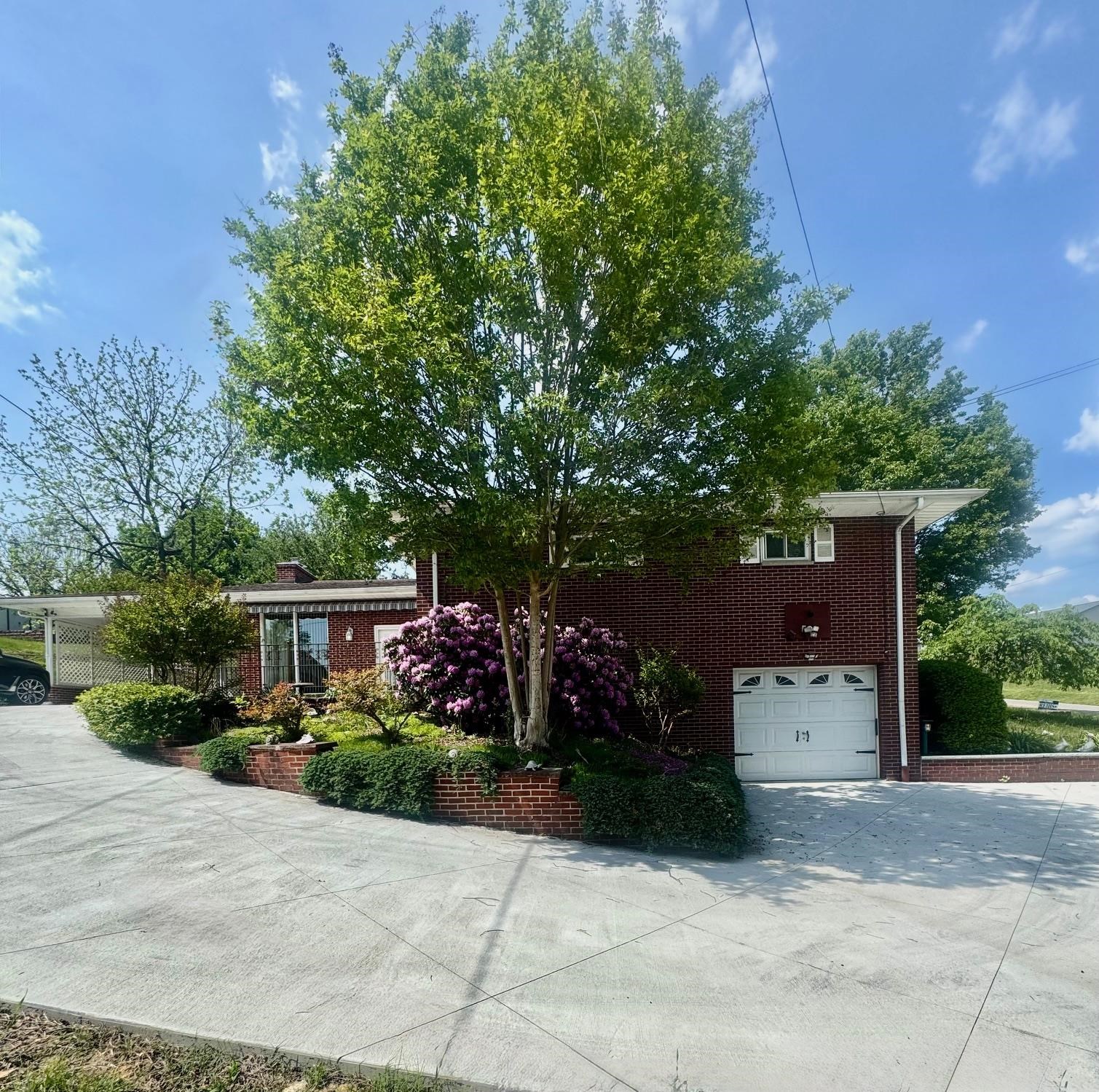https://zimg.paragon.ice.com/ParagonImages/Property/PH/AABRKY/60568/1/0/0/ba60db62fae8943c69ae713e89cb9534/0/45ab72360f819a281c4aea334fdd7c63/60568-a81decf2-deb1-4e66-85cd-7757d1cda91c.JPG