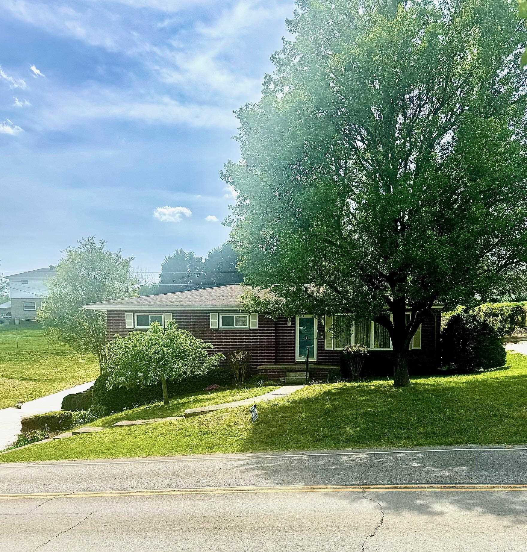 https://zimg.paragon.ice.com/ParagonImages/Property/PH/AABRKY/60568/2/0/0/98802bd955cb36e108056b513e07bcc4/0/45ab72360f819a281c4aea334fdd7c63/60568-e55bb94b-cad2-4a12-887b-0cd1704e6ad9.JPG