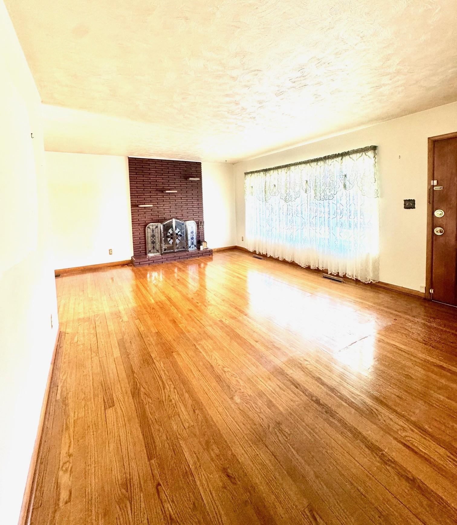 https://zimg.paragon.ice.com/ParagonImages/Property/PH/AABRKY/60568/3/0/0/bc251fad07cd65a28a44988af6c4ec30/0/45ab72360f819a281c4aea334fdd7c63/60568-07a08f2d-f1cc-4448-877c-ac6c7459588e.JPG