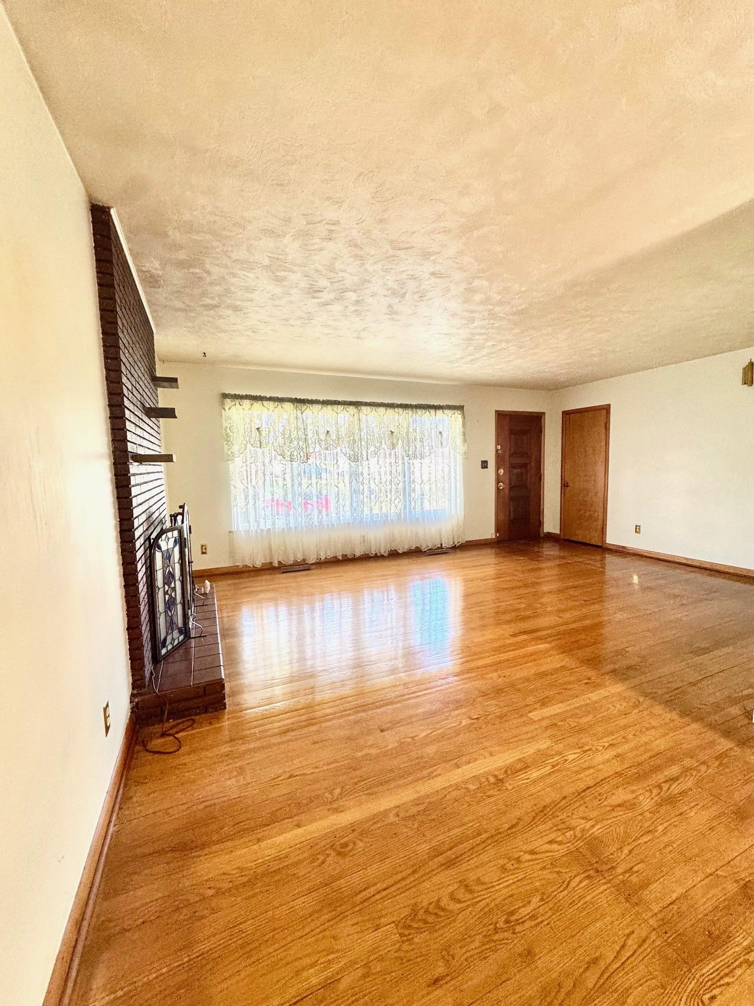 https://zimg.paragon.ice.com/ParagonImages/Property/PH/AABRKY/60568/4/0/0/61898952bf8472a6a22377d7a42f76f2/0/45ab72360f819a281c4aea334fdd7c63/60568-5bf8760a-fa5e-4e00-b019-fc7c227f8a77.JPG