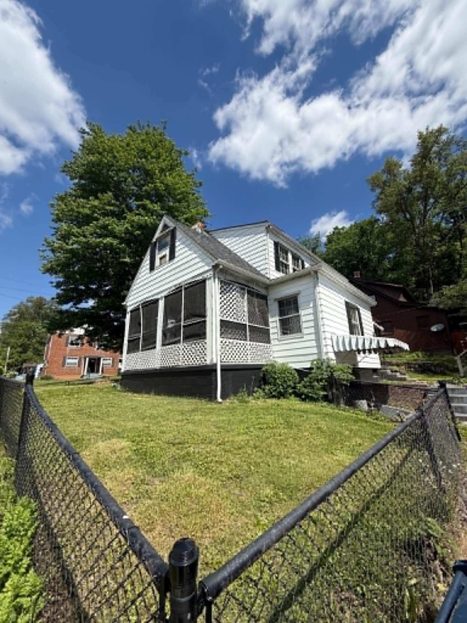https://zimg.paragon.ice.com/ParagonImages/Property/PH/AABRKY/60577/13/0/0/e0c657ef996fa41030c2e9b60bf2d92c/0/2dace9db717849251c1978f41f6cd099/60577-f0d28305-aced-4744-bbb9-d689f5054a28.JPG