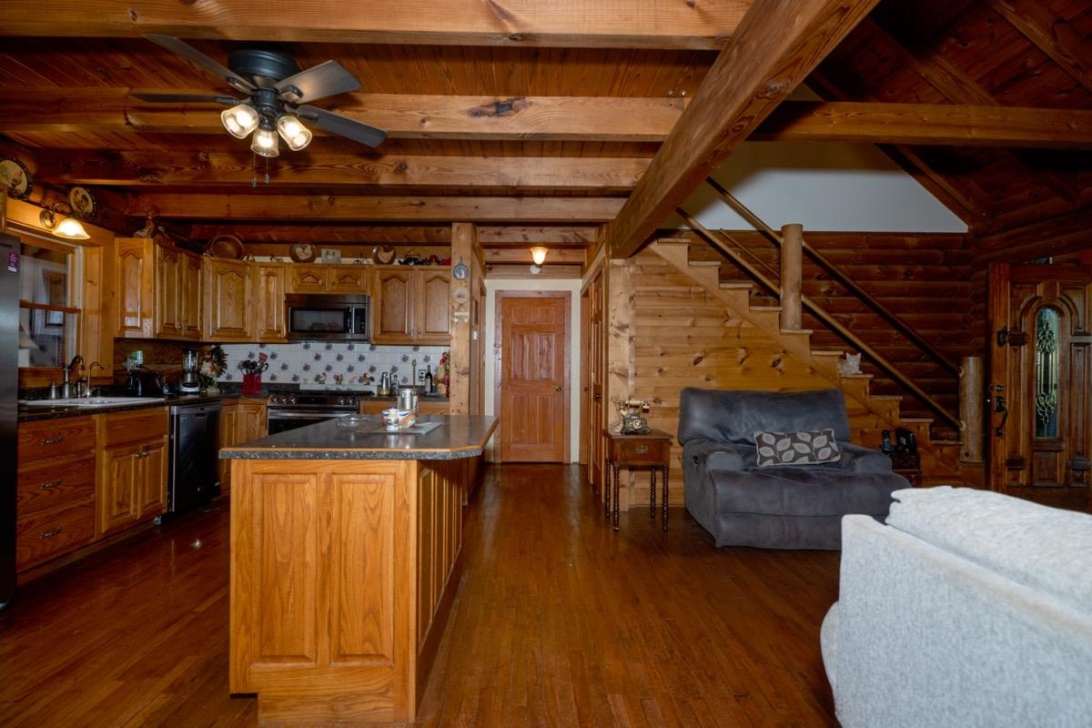 https://zimg.paragon.ice.com/ParagonImages/Property/PH/AABRKY/60579/13/0/0/4bcdc6c34b2af5f3f63b4df427cd68c1/0/53e51ce8852936fda17d08f57aae076d/60579-28b25f30-d4ca-4103-bd0a-623a43e1f9e0.JPG